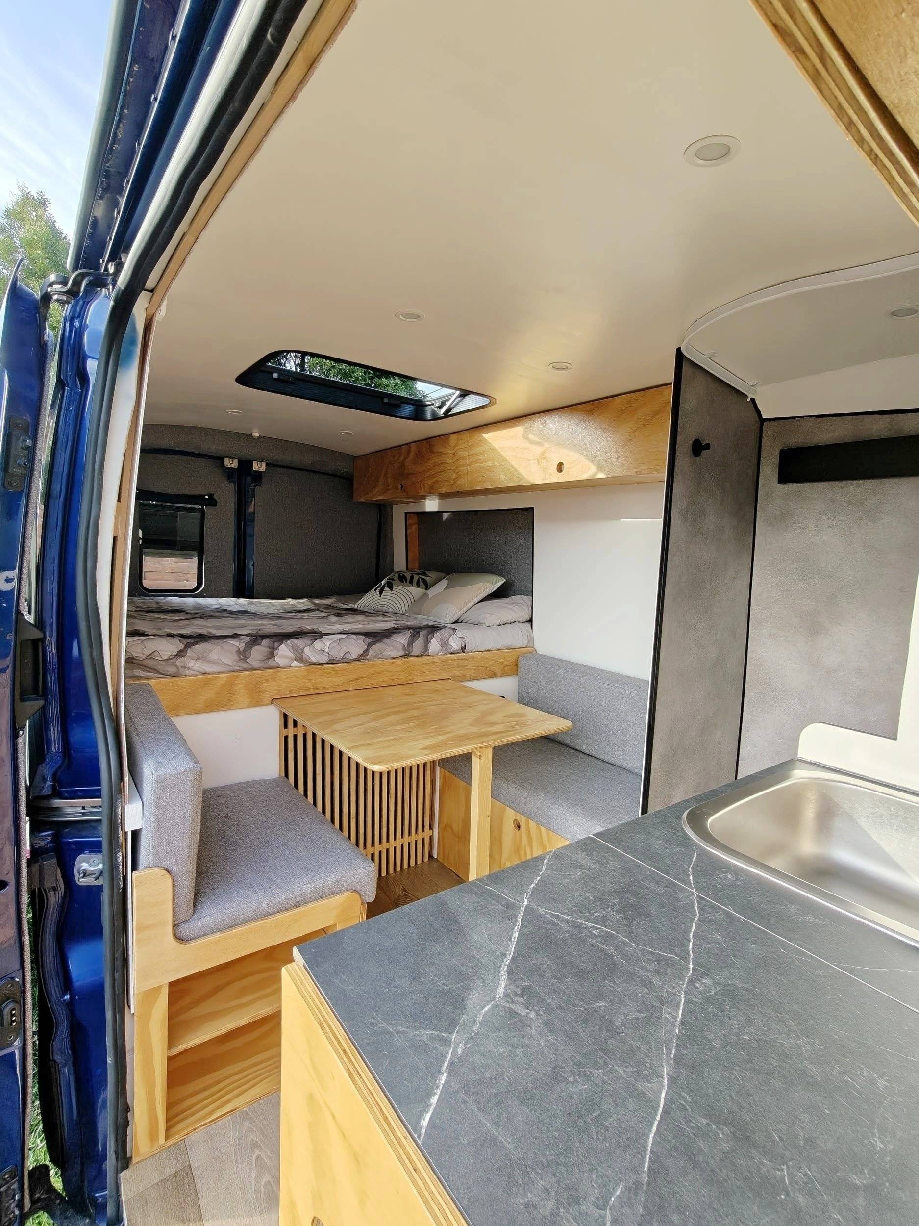 Dinette Ford Transit 2,0 l 130 cv - Yescapa
