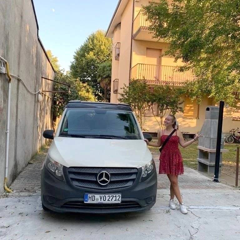 Voorkant 3/4 Mercedes Campervan - Yescapa