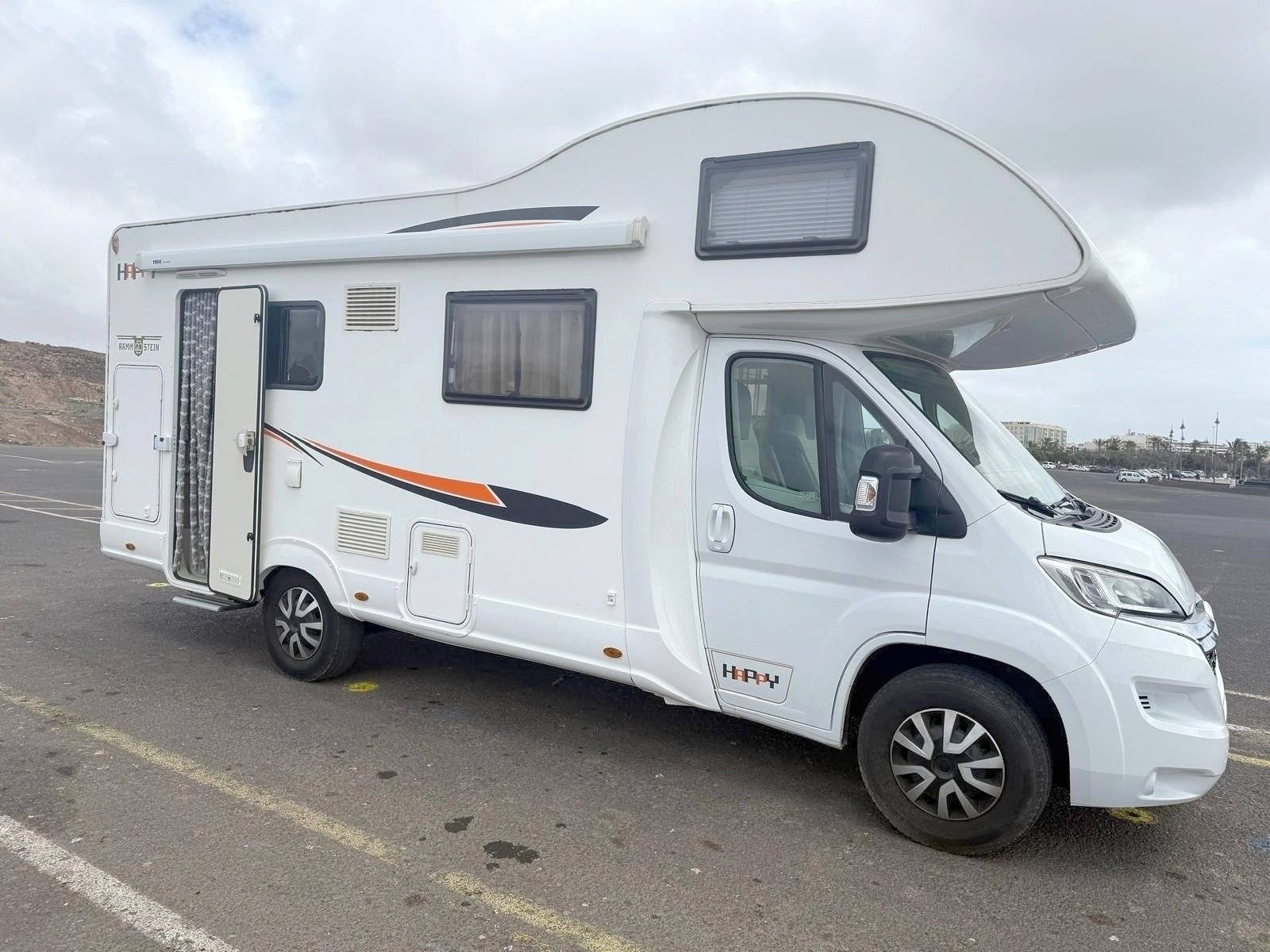 Vista del vehicle angle davanter Citroën Jumper - Yescapa