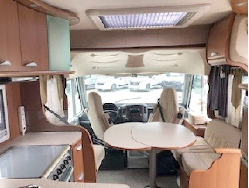 Dining Area Mercedes Mercedes Sprinter - Yescapa
