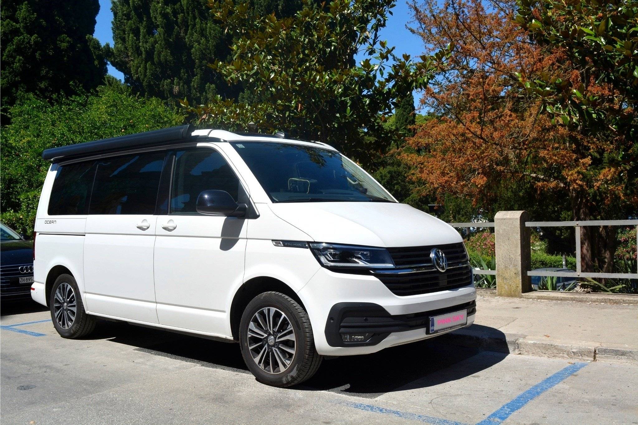 Front view from 3/4 Volkswagen Volkswagen T6.1 California OCEAN - Yescapa
