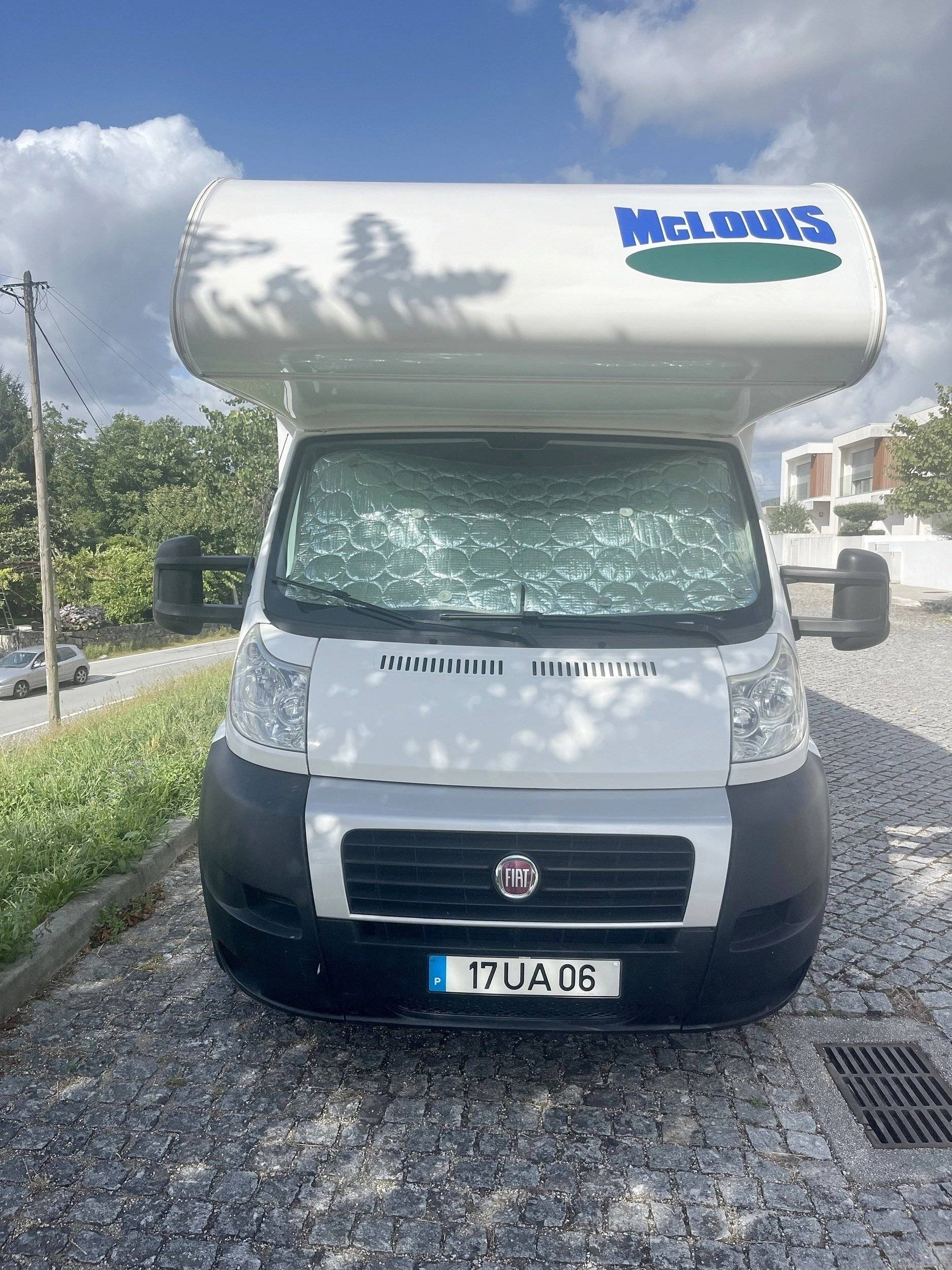 Vista del vehículo ángulo delantero Fiat 2,3 l 130 ch - Yescapa