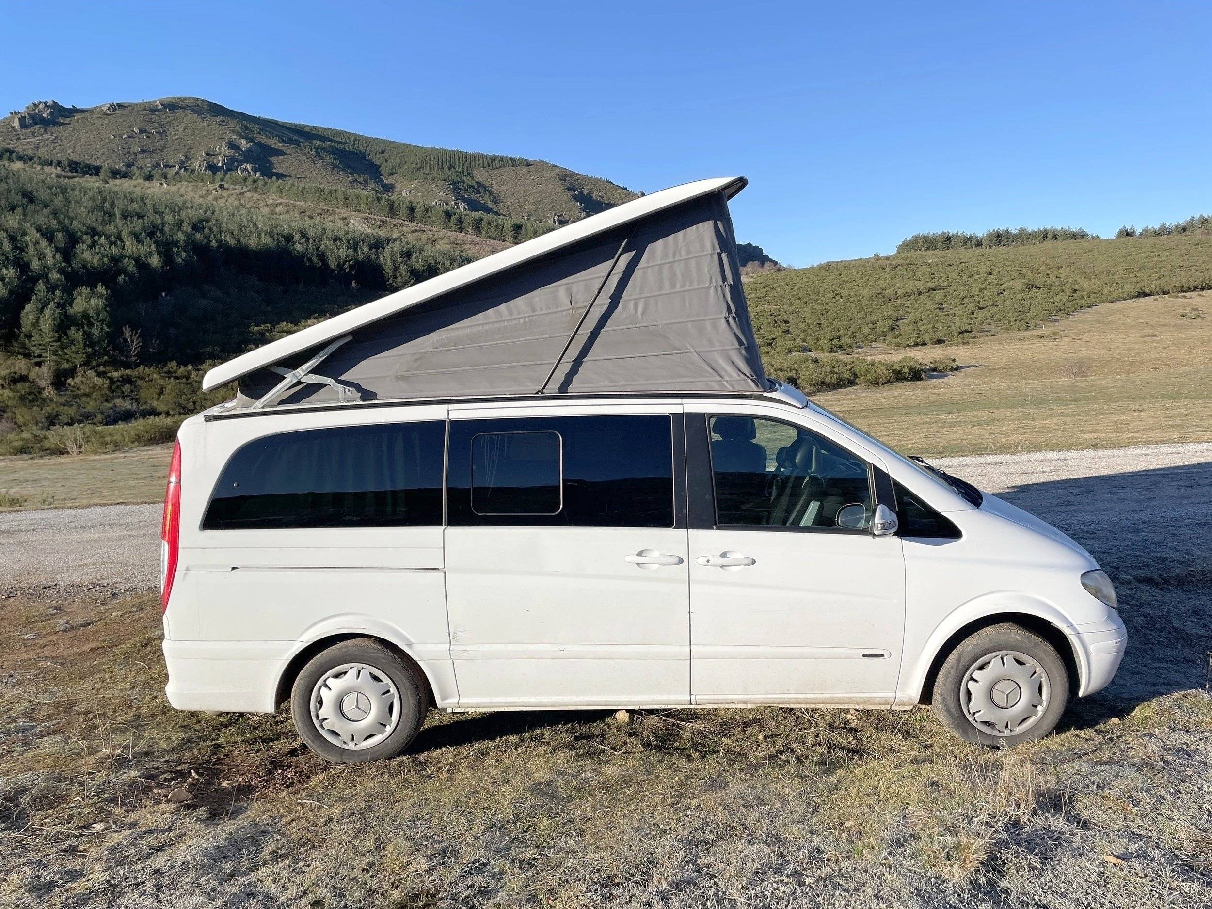 Location Campervan Oteruelo del Valle Mercedes marco polo