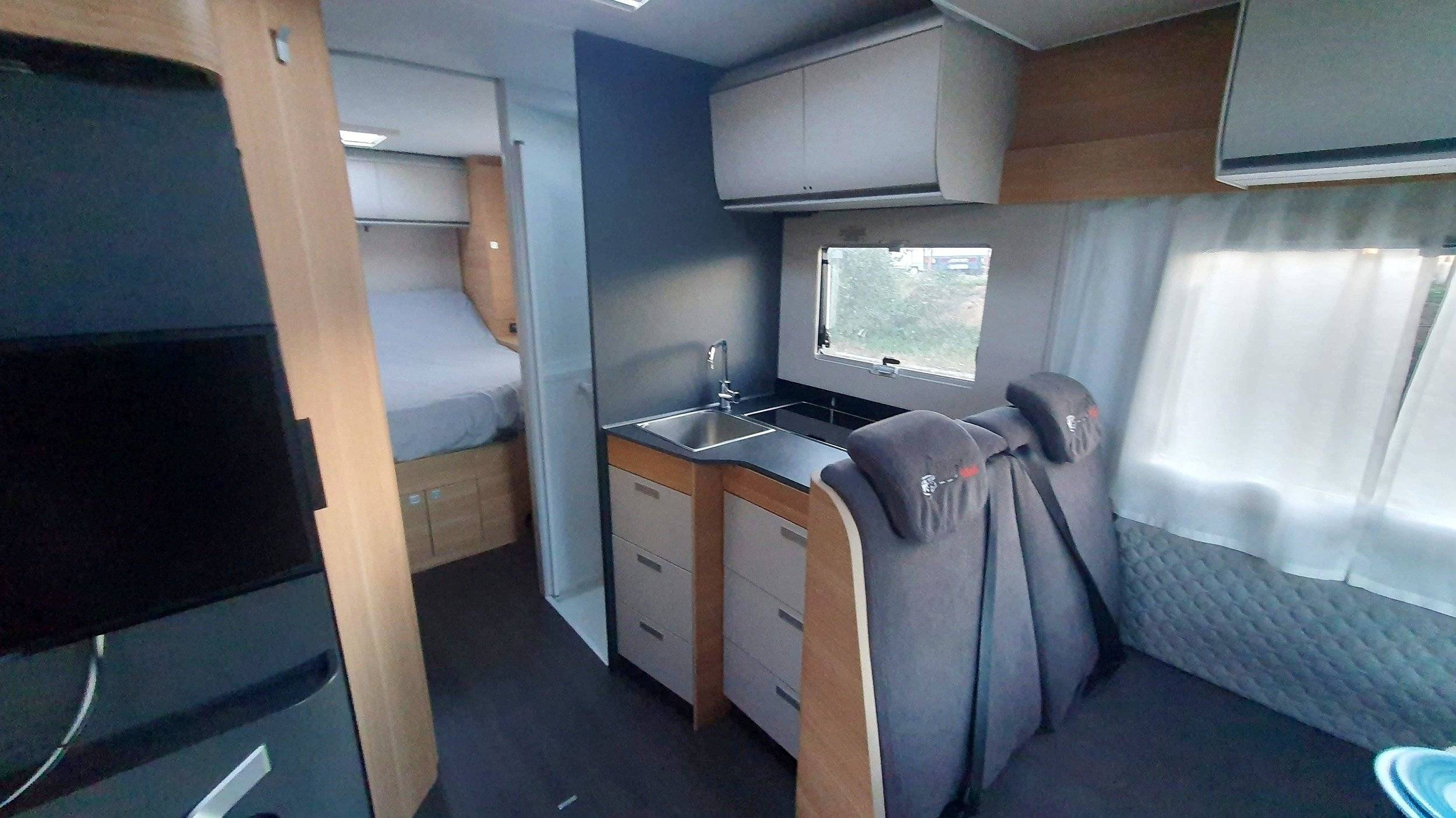 Adria Matrix Axess 670 SC