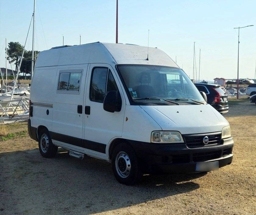 Vista de 3/4 Fiat 2.3 JTD - Yescapa