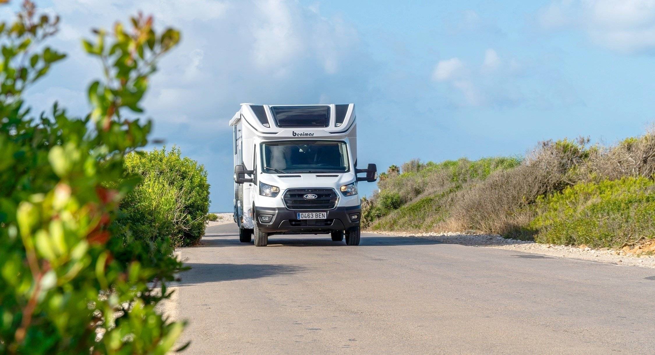 Vista del vehicle angle davanter Ford - Yescapa