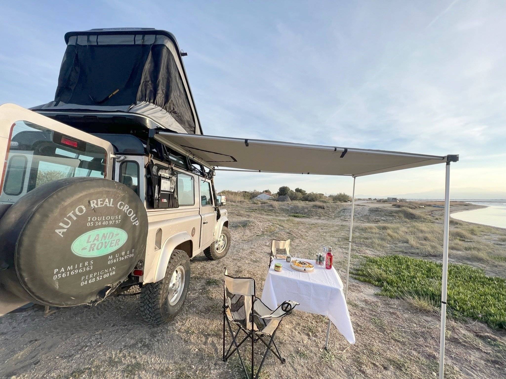 Vista frontale a ¾ Land Rover - Yescapa