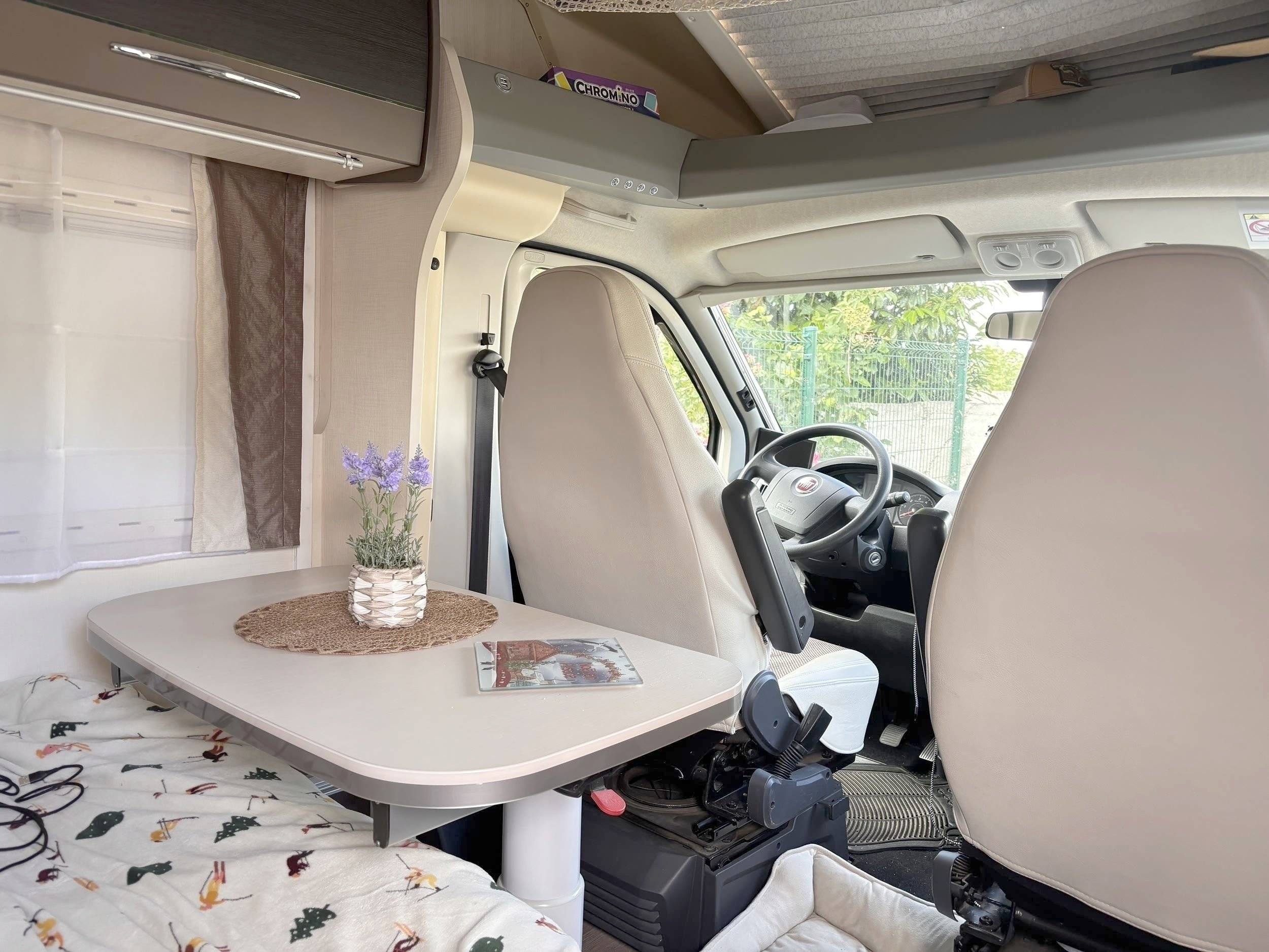 Dining Area Fiat genesis - Yescapa