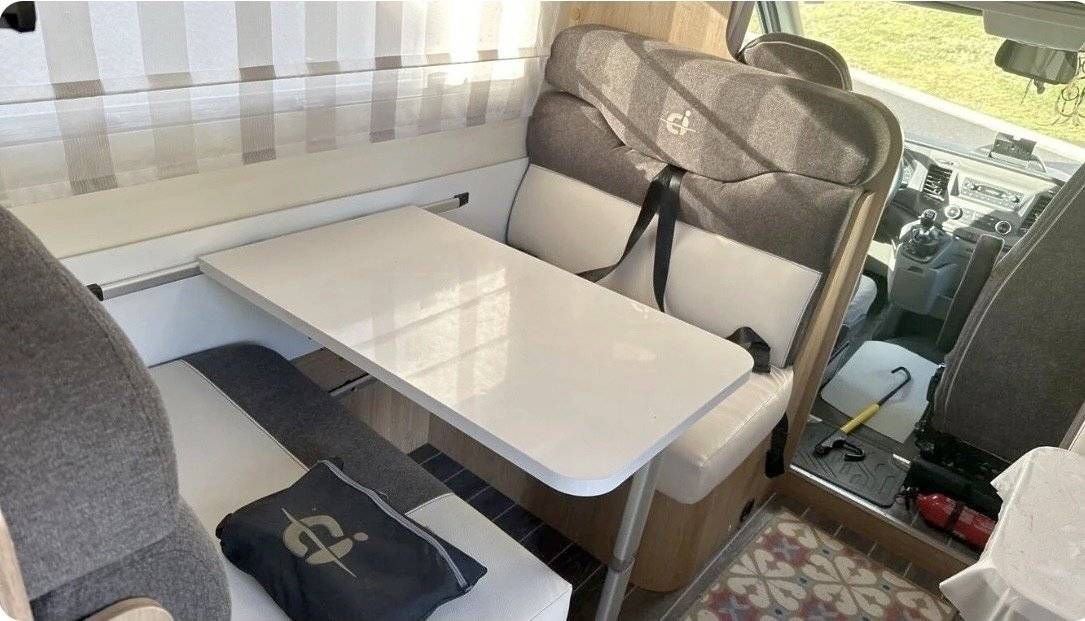 Low profile RV 