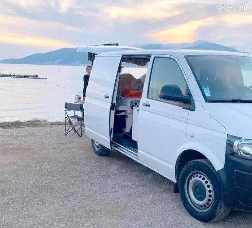 Front view from 3/4 Volkswagen - Yescapa