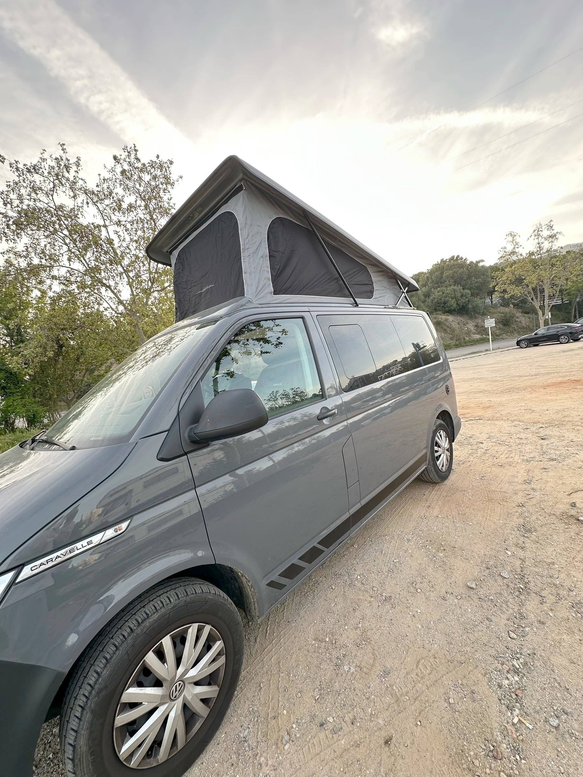 Voorkant 3/4 Volkswagen Caravelle T6.1 - Yescapa