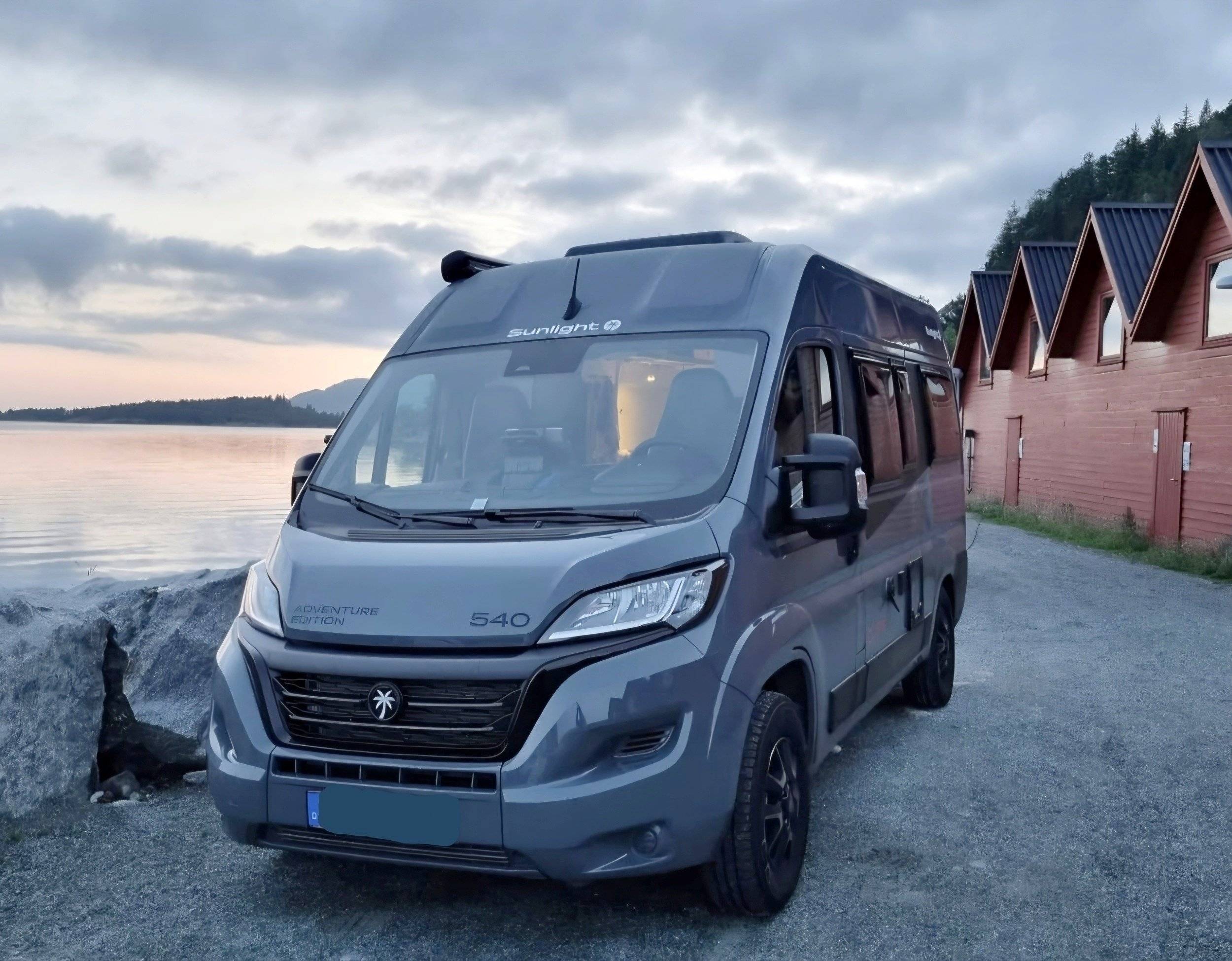 schräge Vorderansicht Fiat Fiat Ducato, 2.2 l 140 Multijet - Yescapa