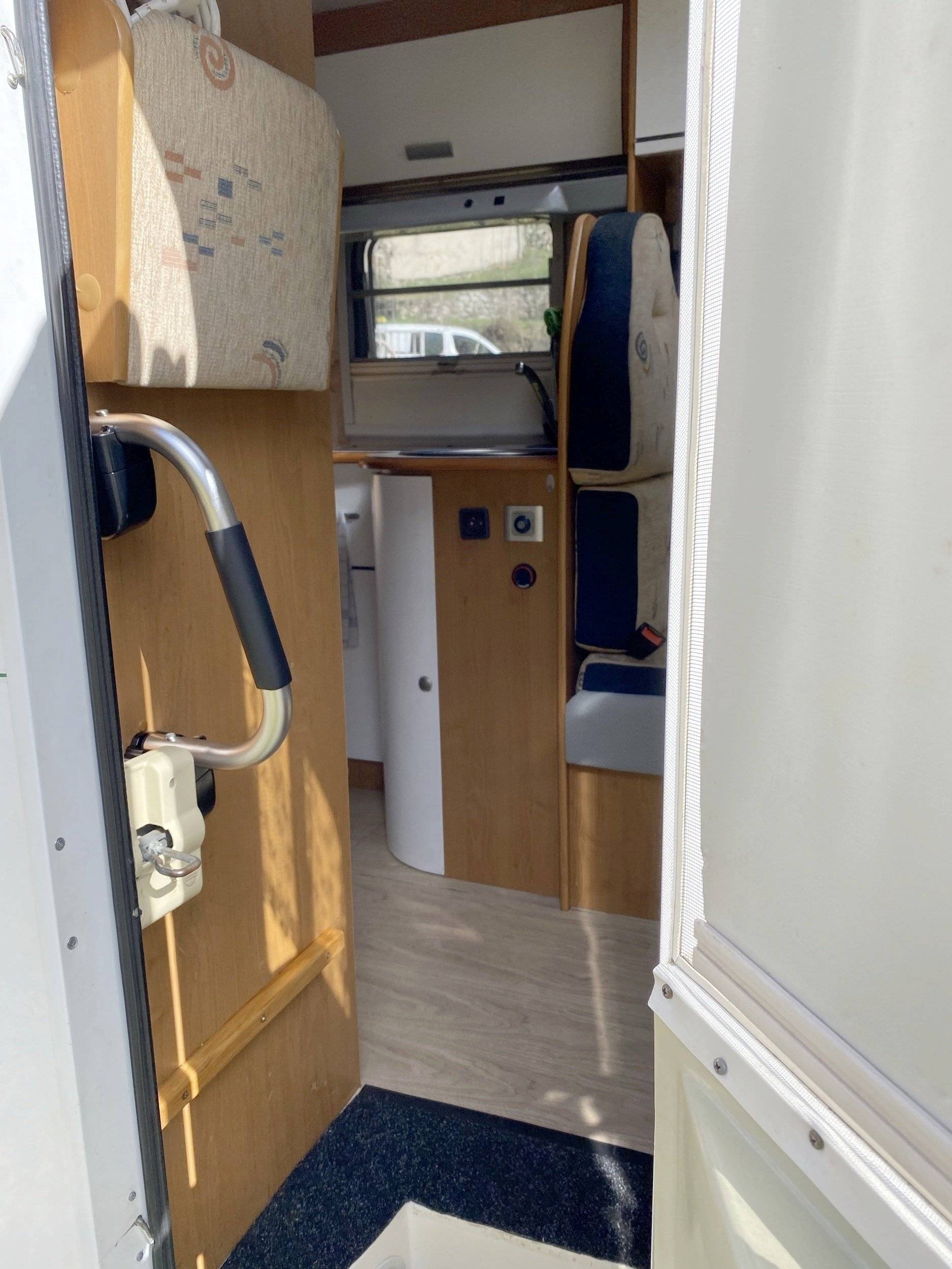 Eura Mobil Transit 2,4 l TDCi 140 ch.