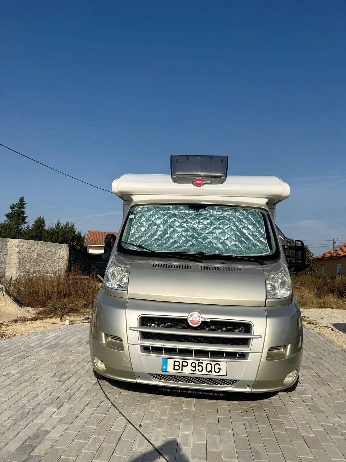 Vista frontale a ¾ Fiat - Yescapa