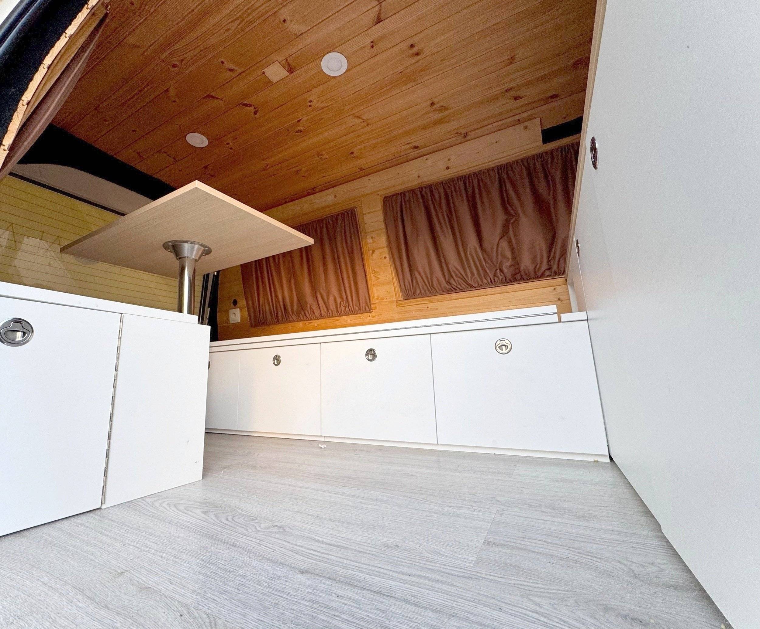 Área de jantar Nissan - Yescapa