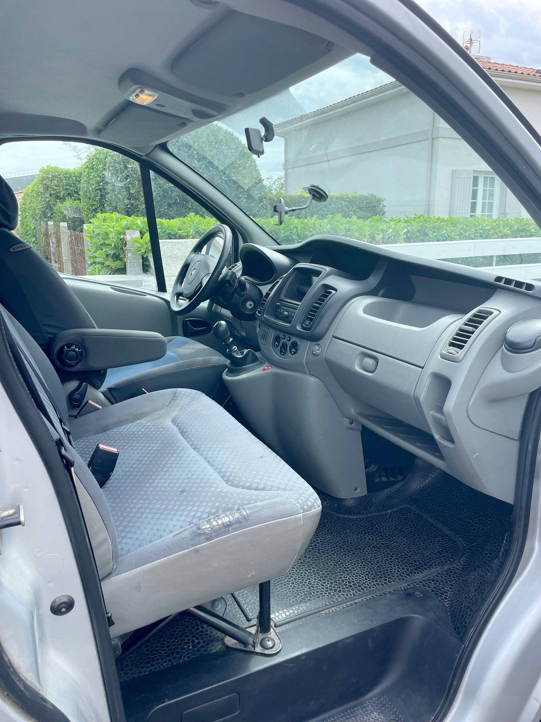 C'est moi Trafic 2,0 l dCi 115 ch