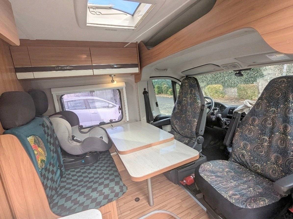 Dinette Fiat 150 - Yescapa