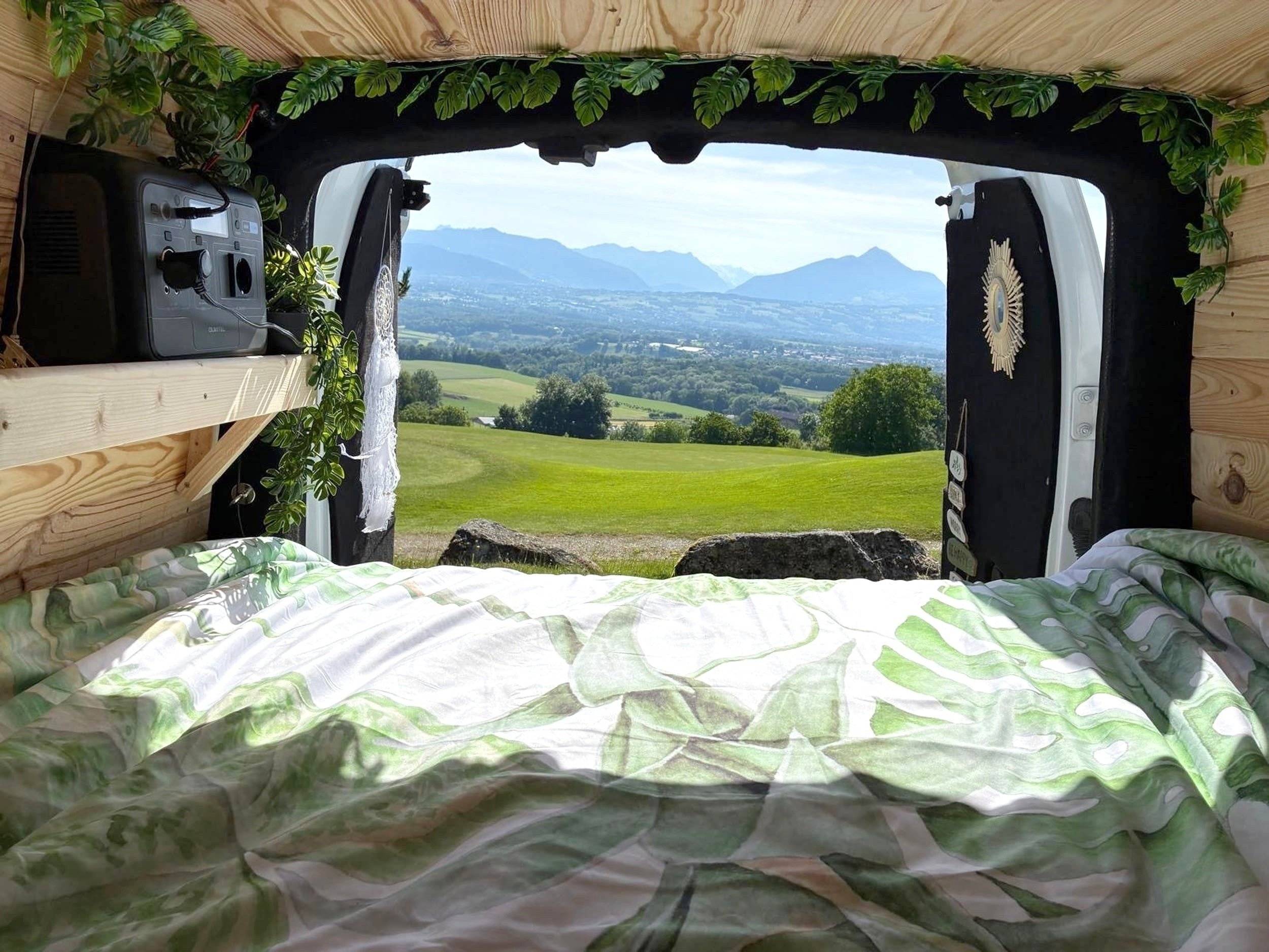 Vista frontale a ¾ Renault Kangoo Maxi - Yescapa