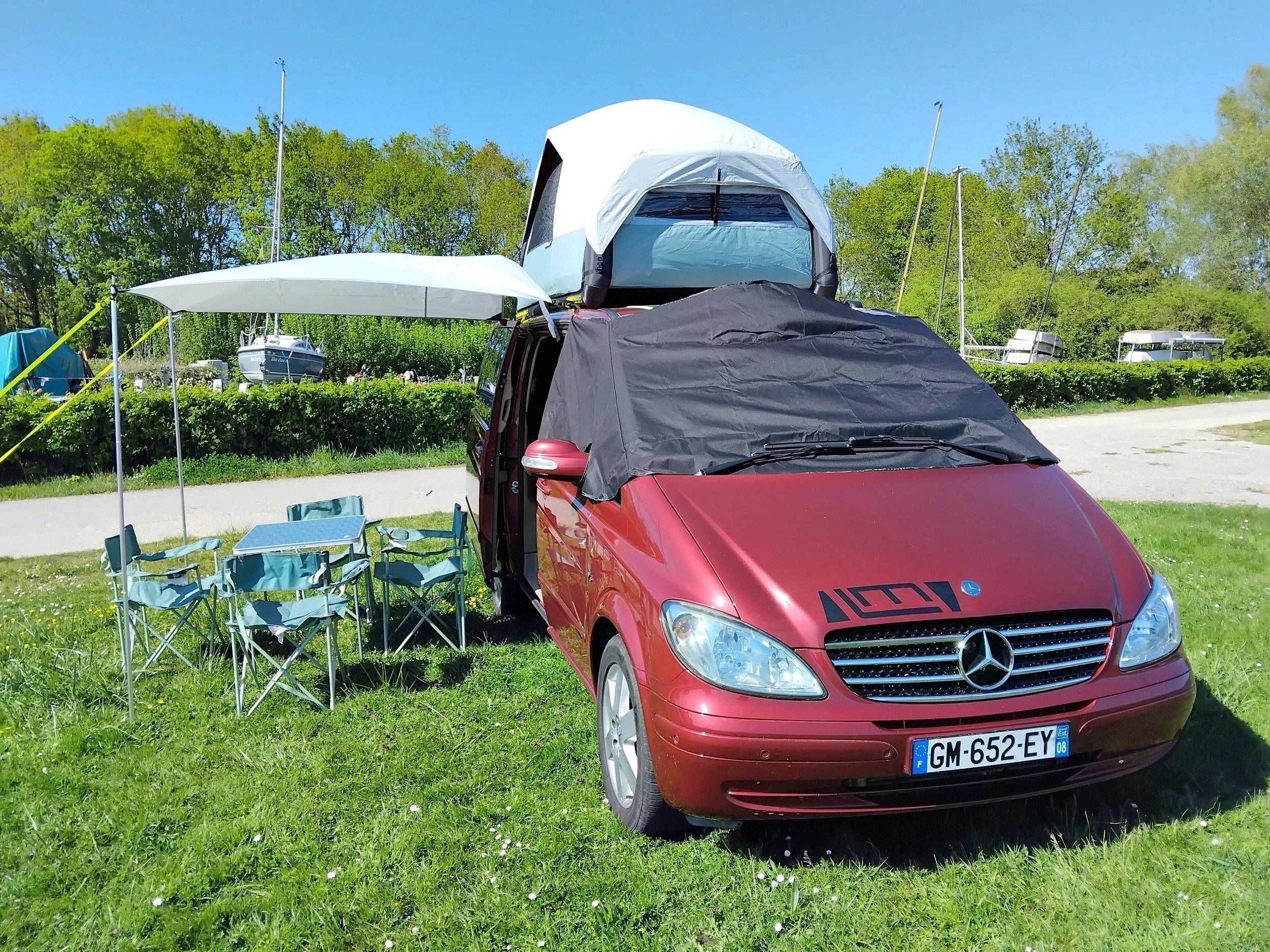 schräge Vorderansicht Mercedes Mercedes viano - Yescapa