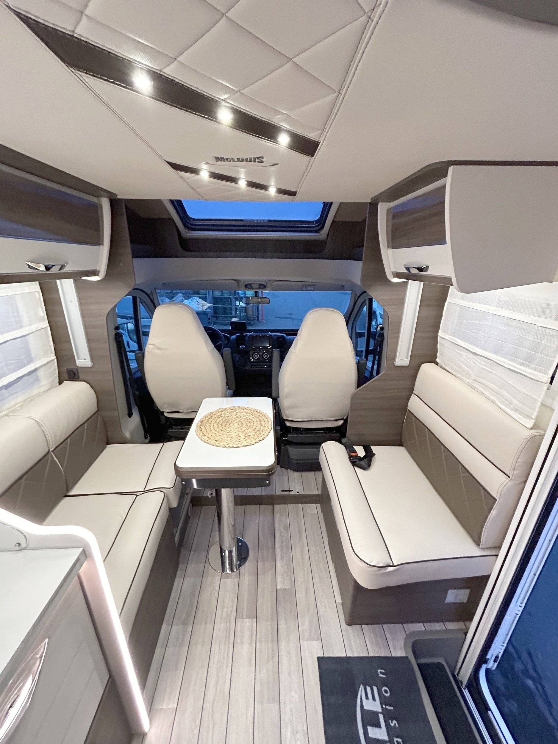Dinette Fiat Ducato 2,2 l Multijet 130 ch. - Yescapa