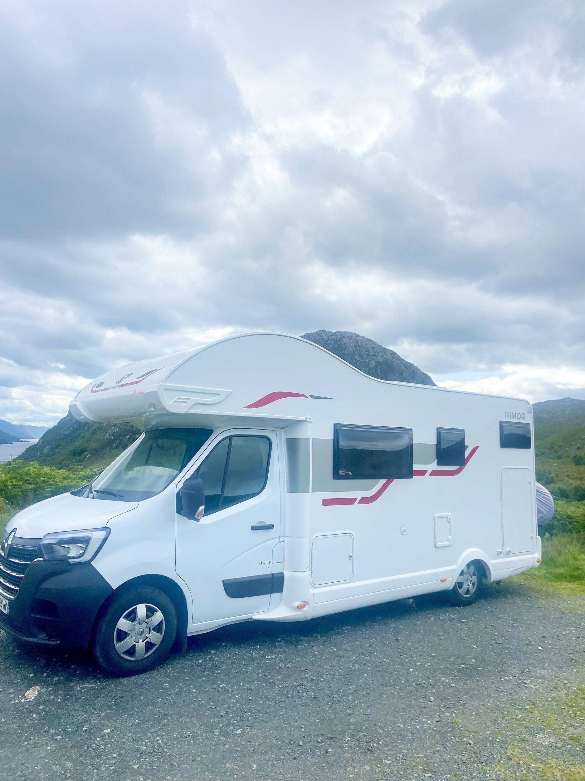 Vue avant de 3/4 Renault Master 2,3 l 145 ch - Yescapa