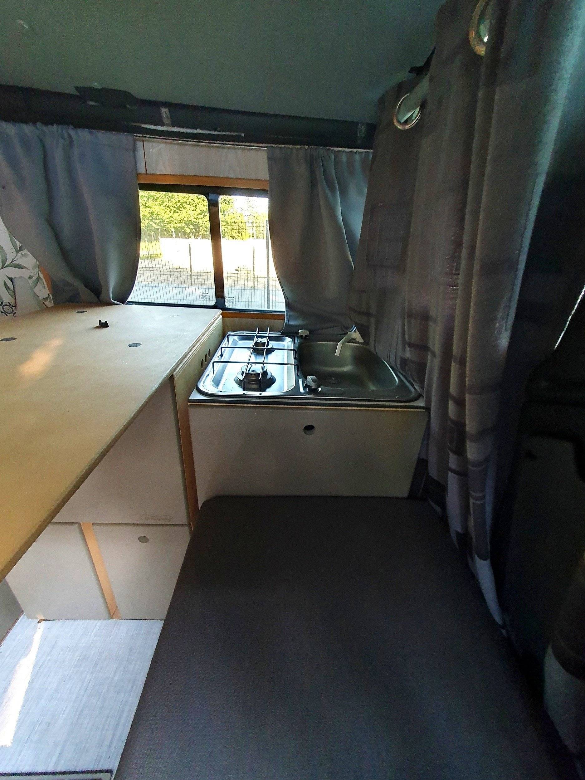 Coin cuisine Renault Trafic 1,6 l 115 ch - Yescapa