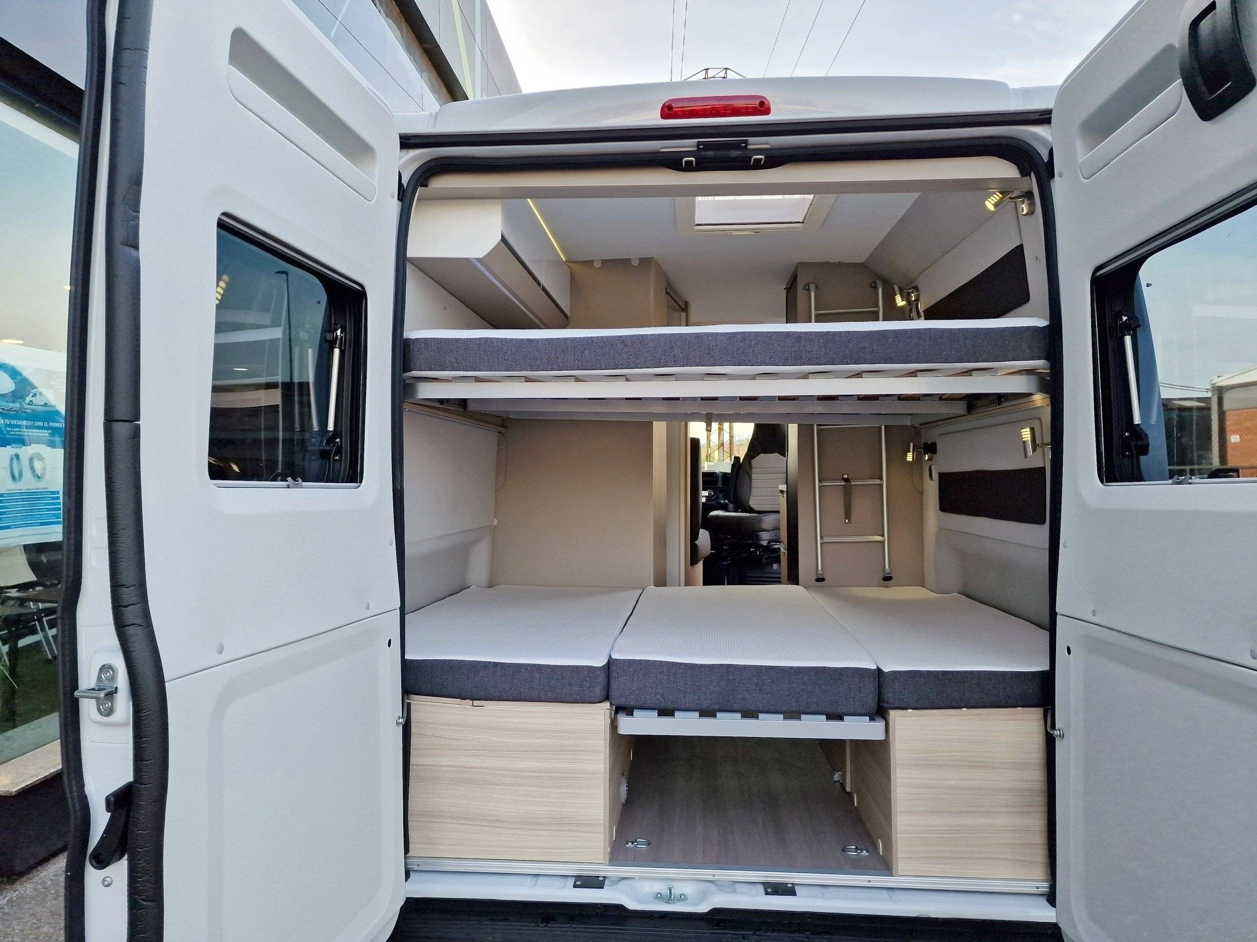 Coin repas Fiat Ducato 2,3 l 148 ch - Yescapa