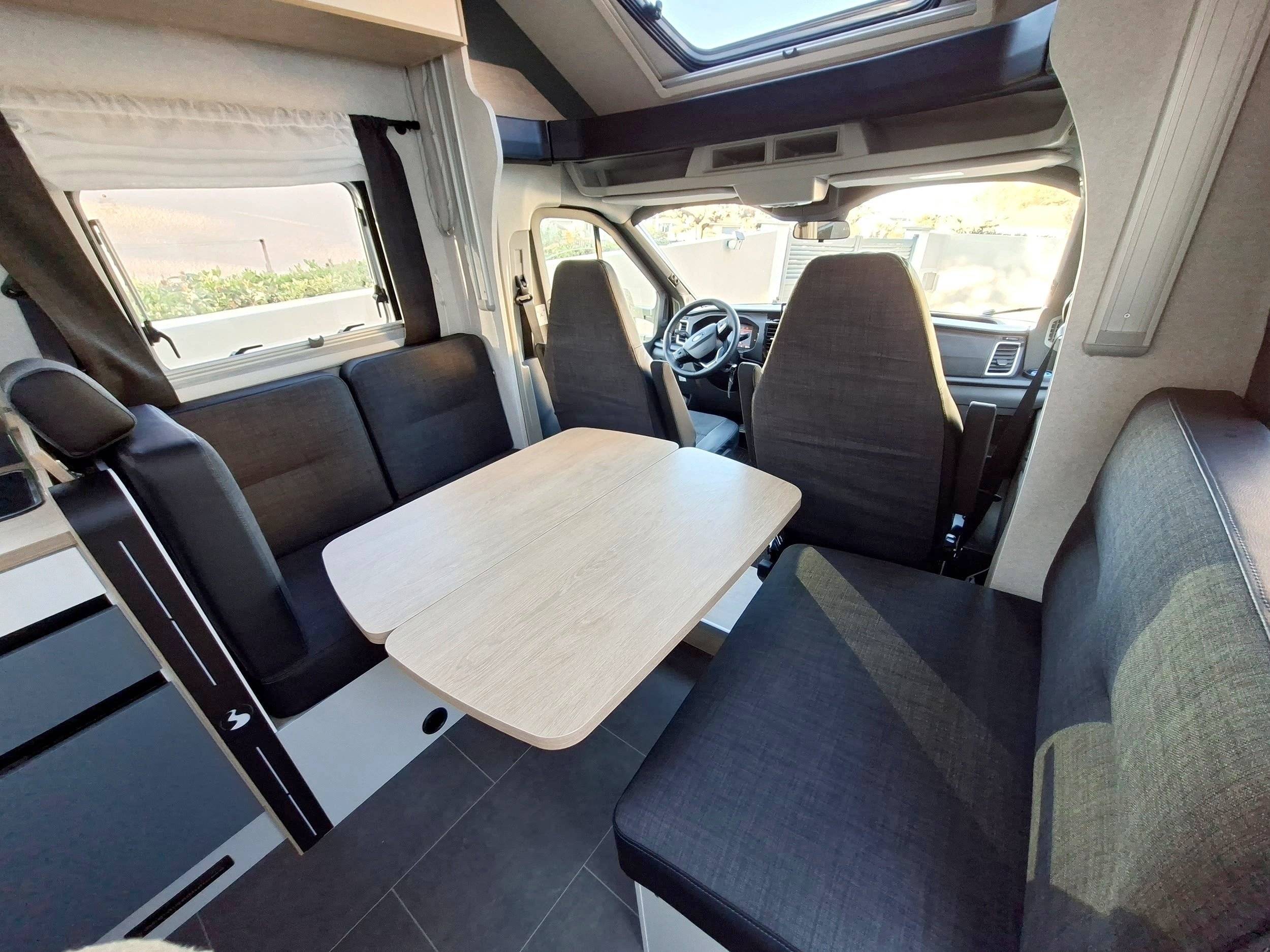 Coin repas Ford Transit 2,0 l 170 ch AUTOMATIC - Yescapa