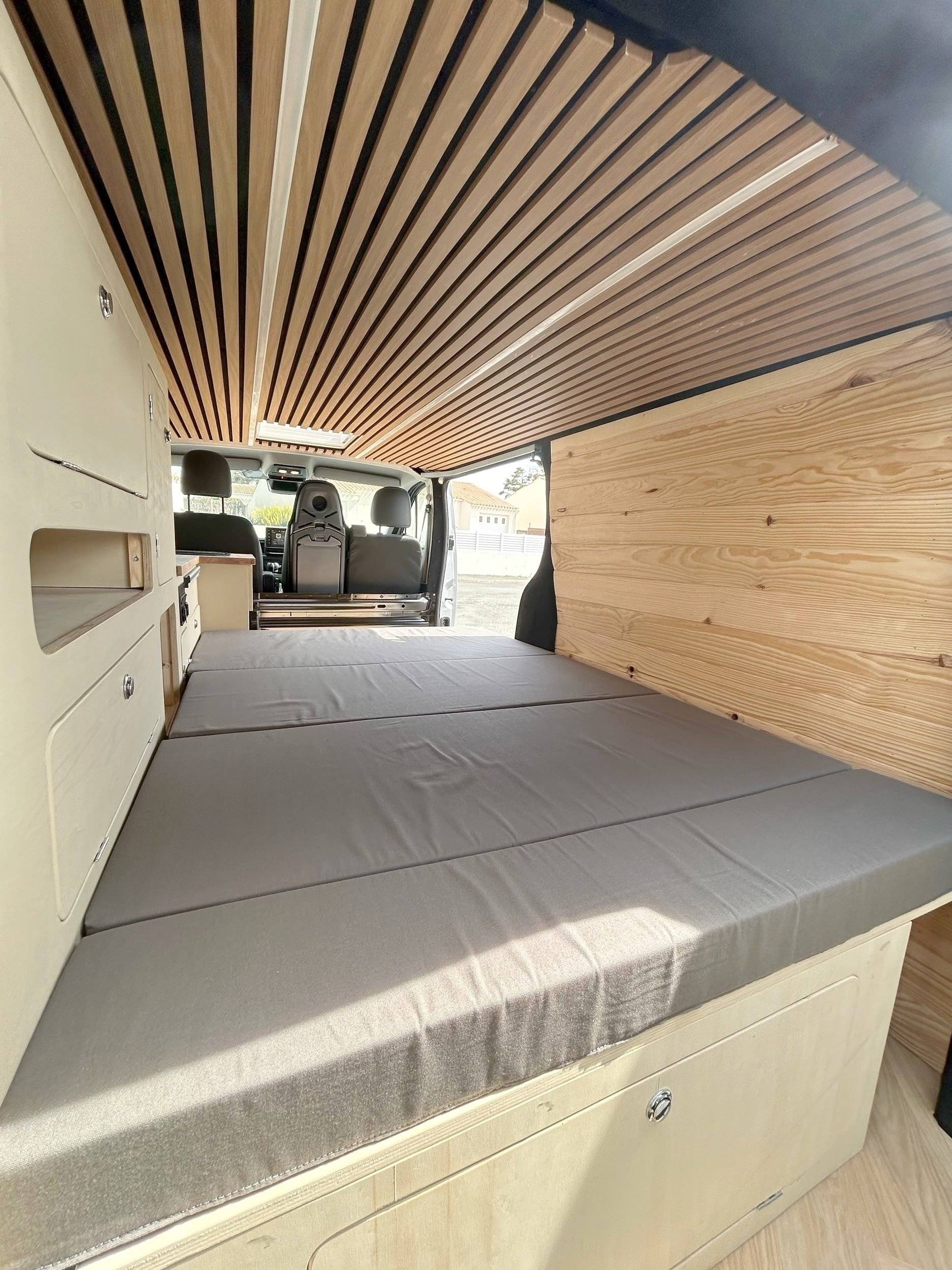 slaapplaatsen Renault Trafic 150cv Boite auto - Yescapa