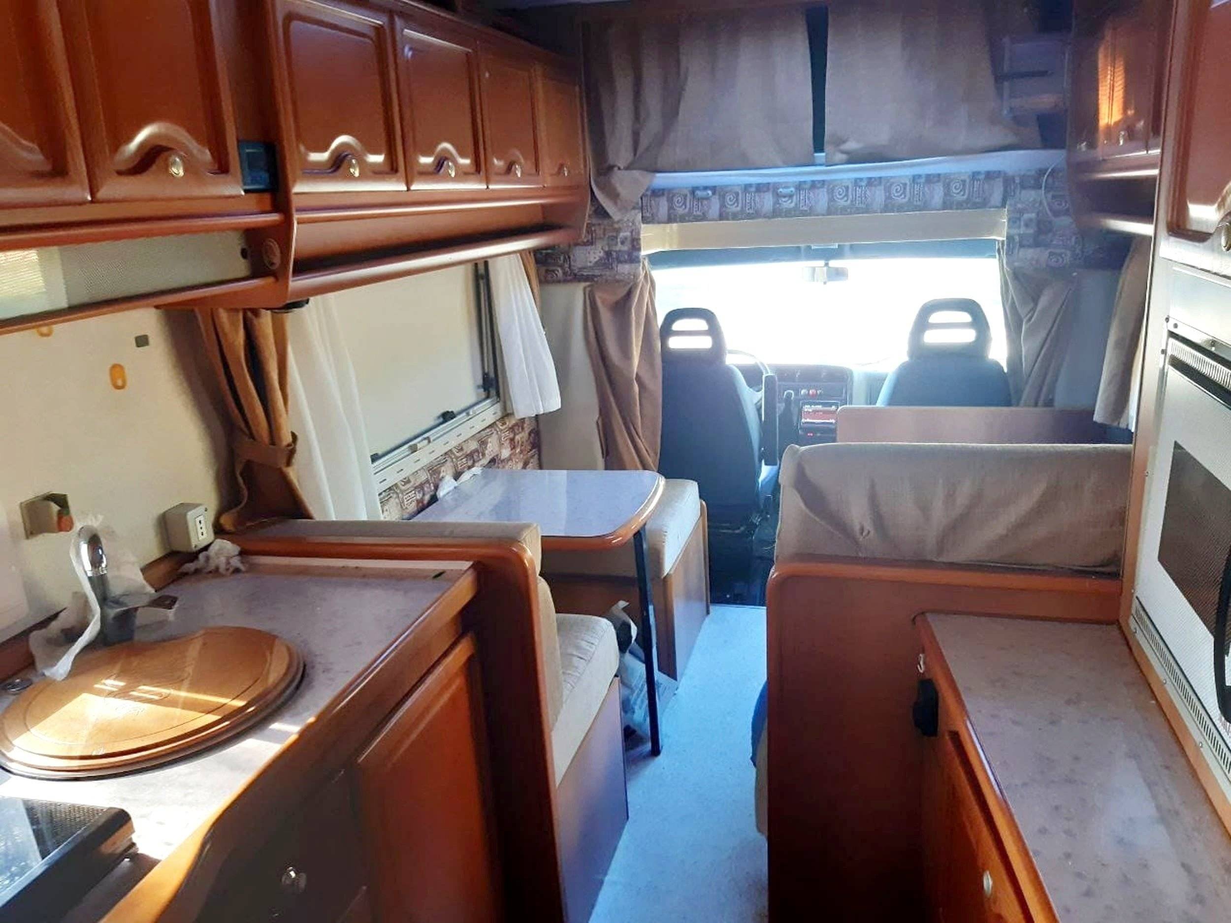 Dinette Fiat Ducato 2,5 Diesel - Yescapa