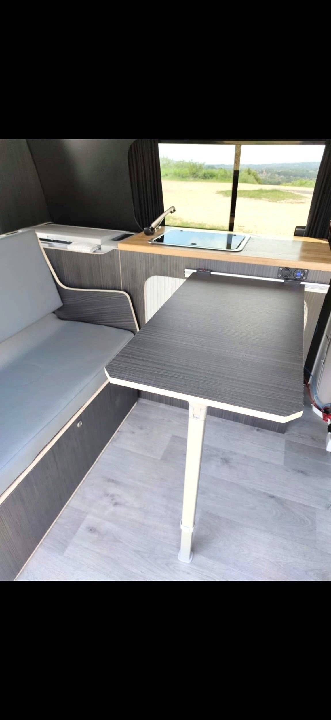 Área de jantar Volkswagen T6 2 l 102 ch - Yescapa