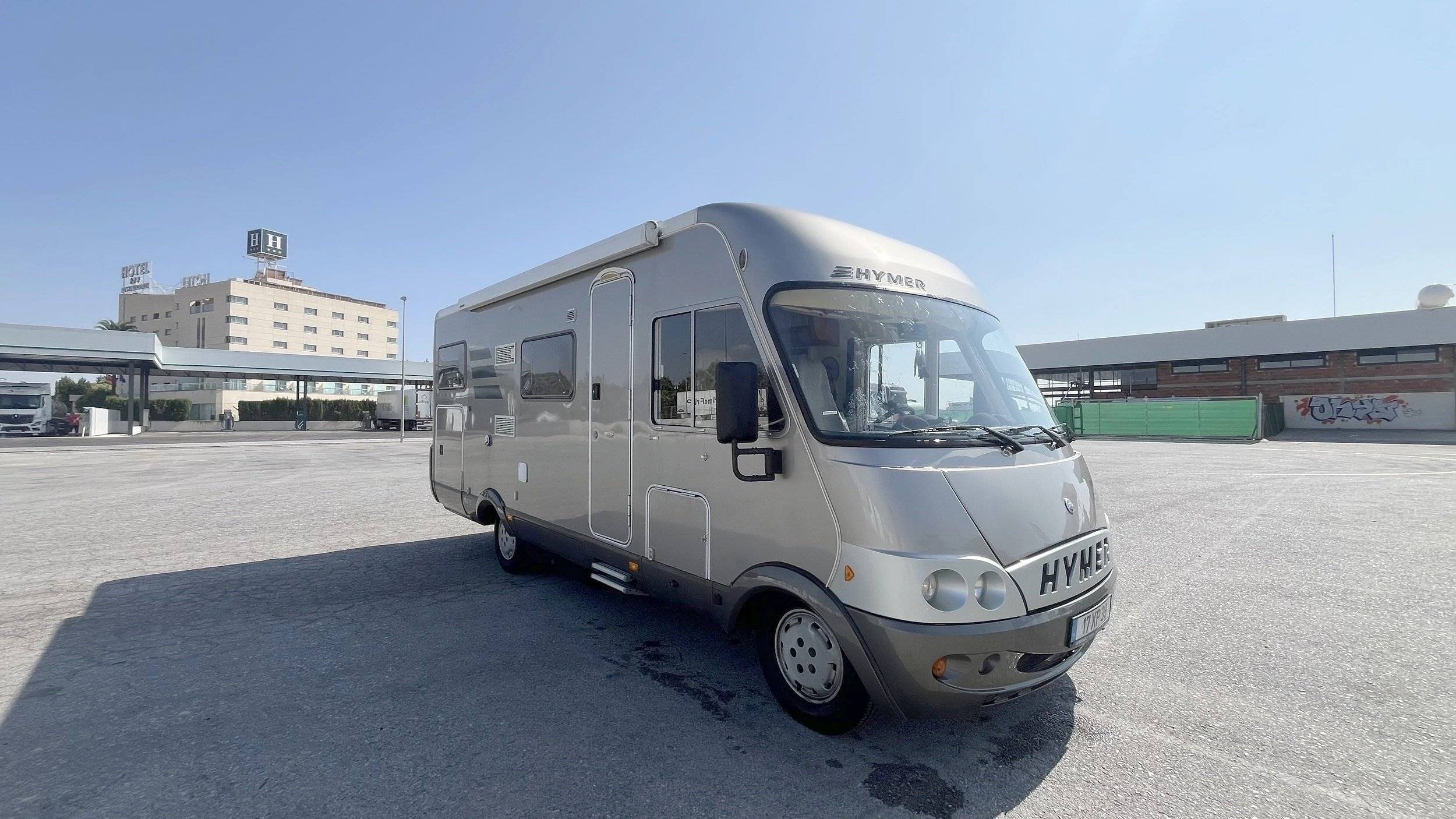 Vista frontale a ¾ Fiat 2.8 JTD - Yescapa