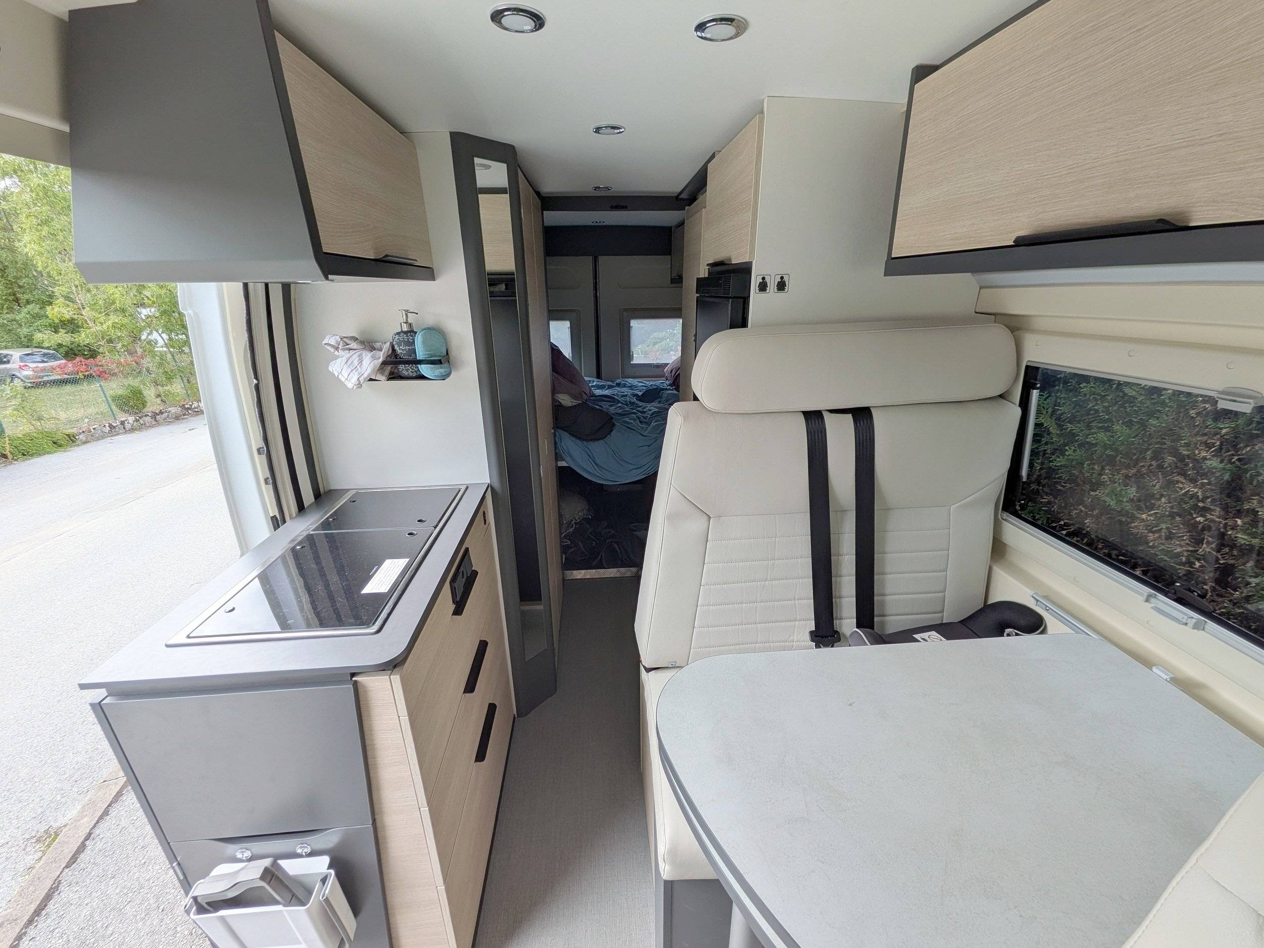 Dinette Peugeot Peugeot 2.2 140cv - Yescapa