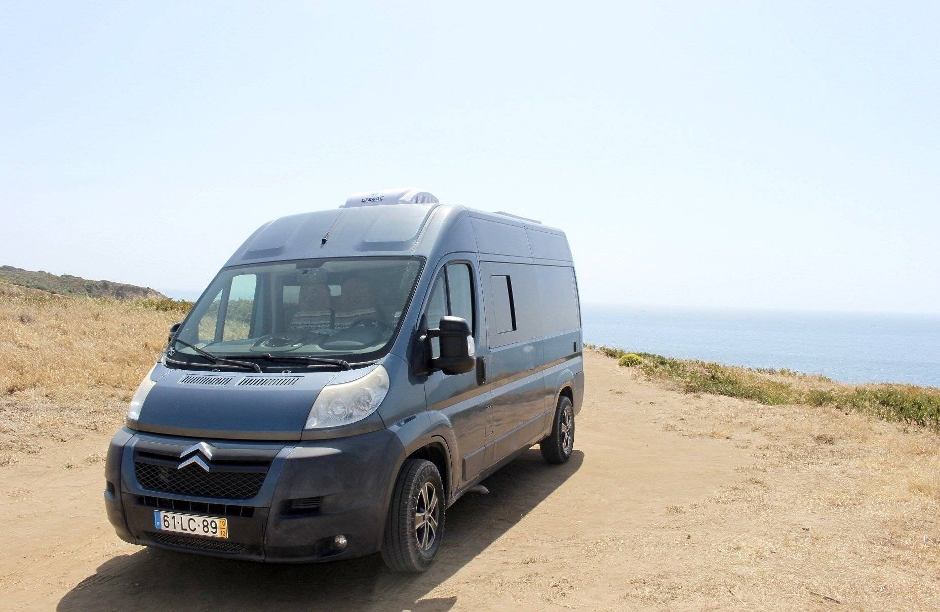 Vista frontale a ¾ Citroën Jumper 3,0 l 177 ch - Yescapa