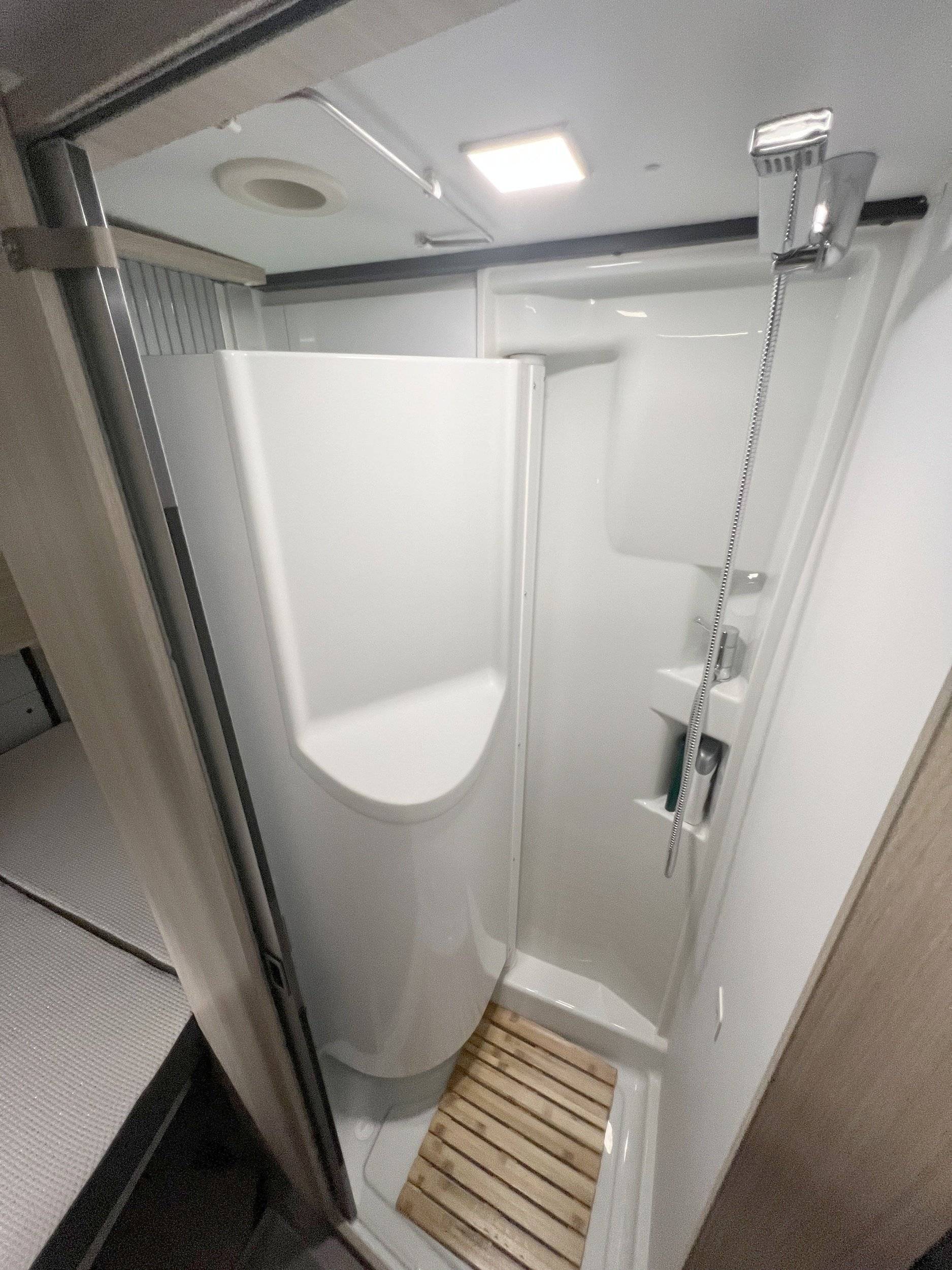 Adria twin plus 600 spt family