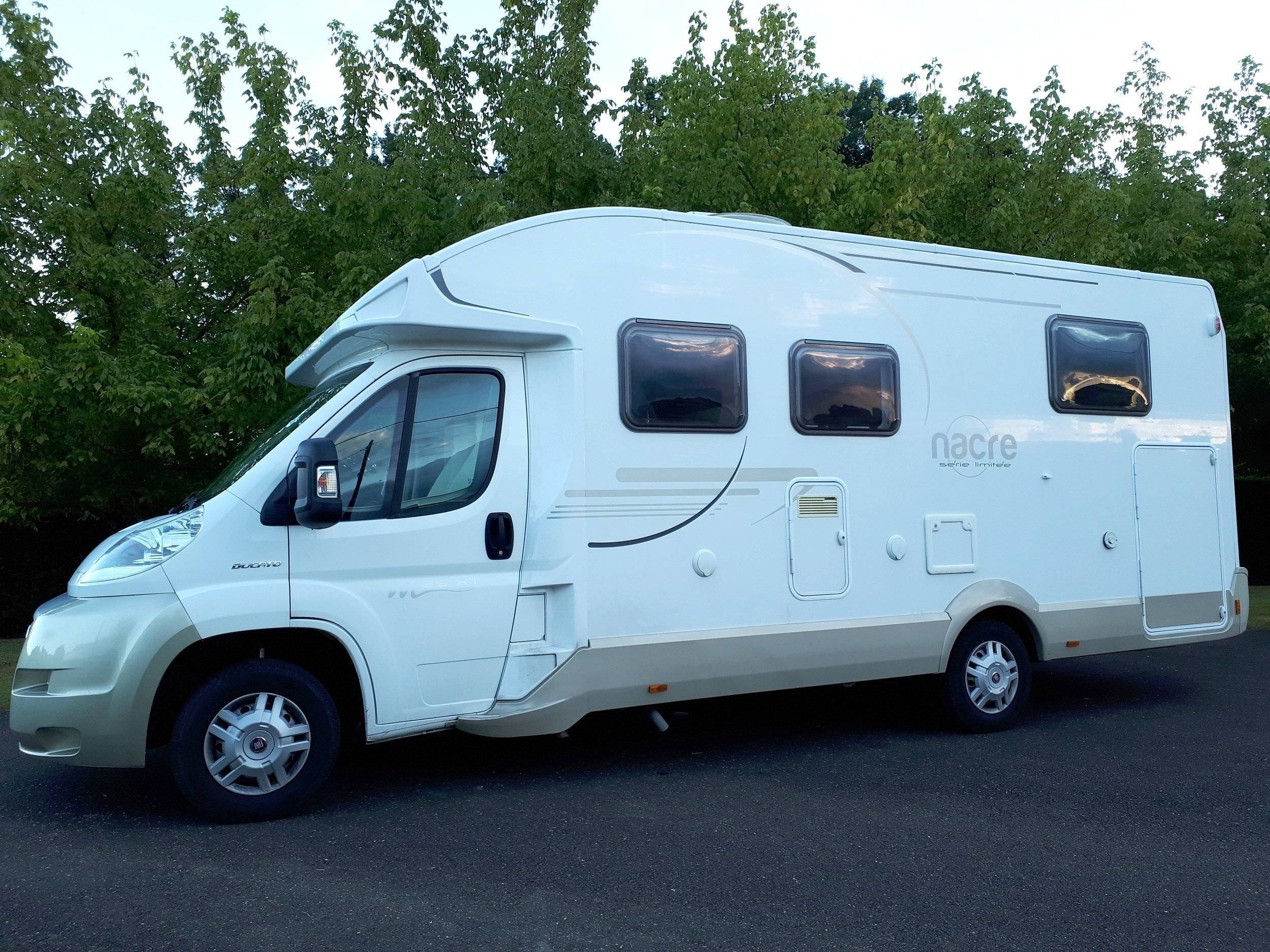 Front view from 3/4 Fiat 2,3 l 130 ch - Yescapa