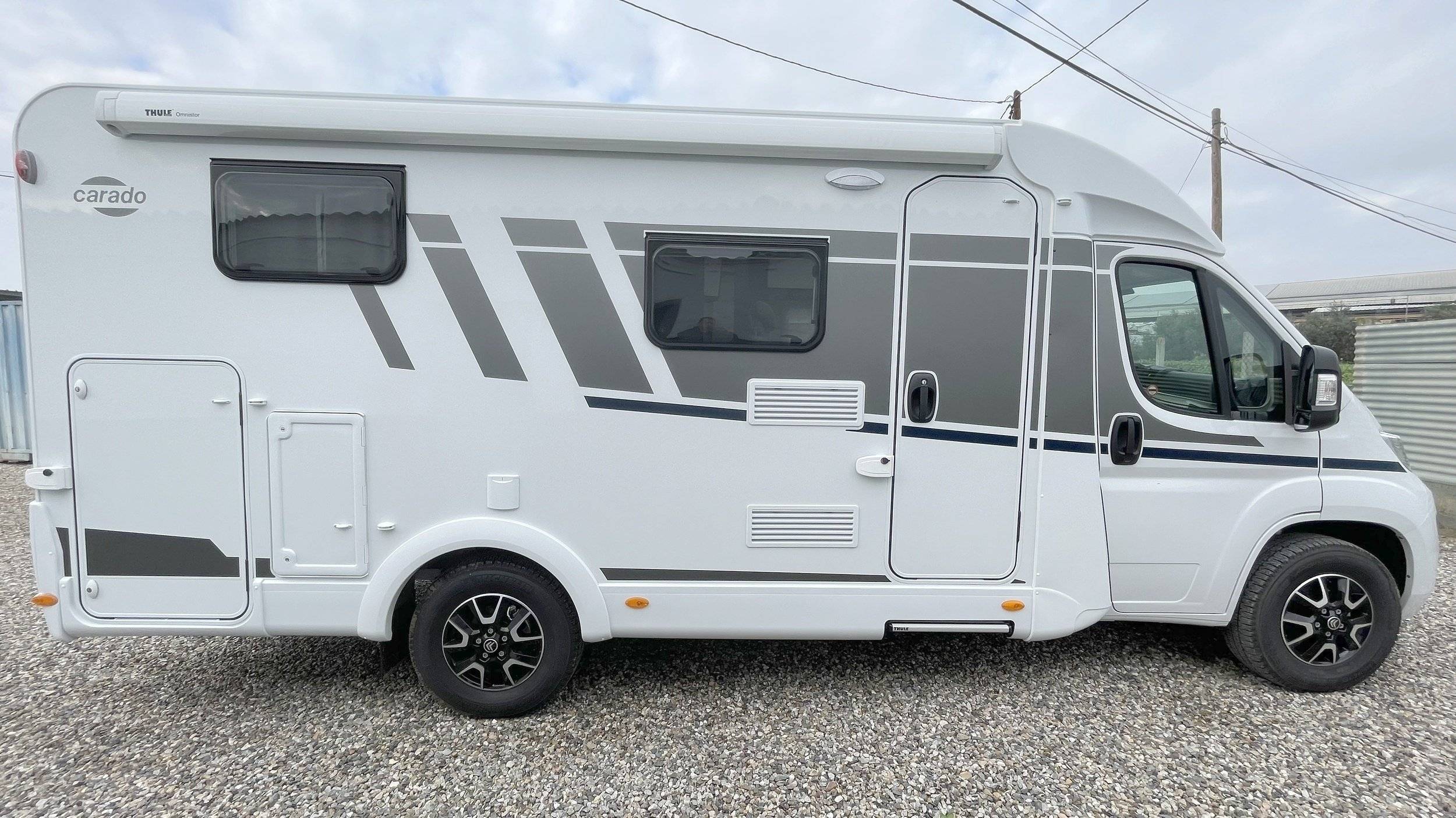 schräge Vorderansicht Citroën V337 - Yescapa