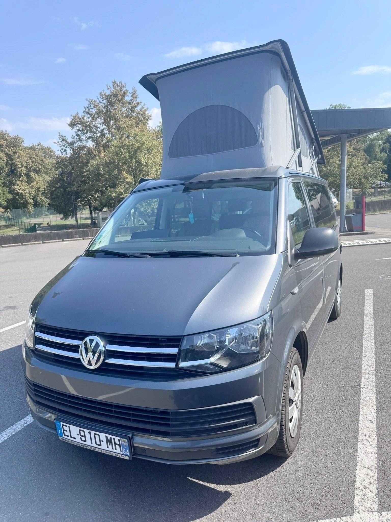 Vista de 3/4 Volkswagen T6 2 l 150 ch - Yescapa