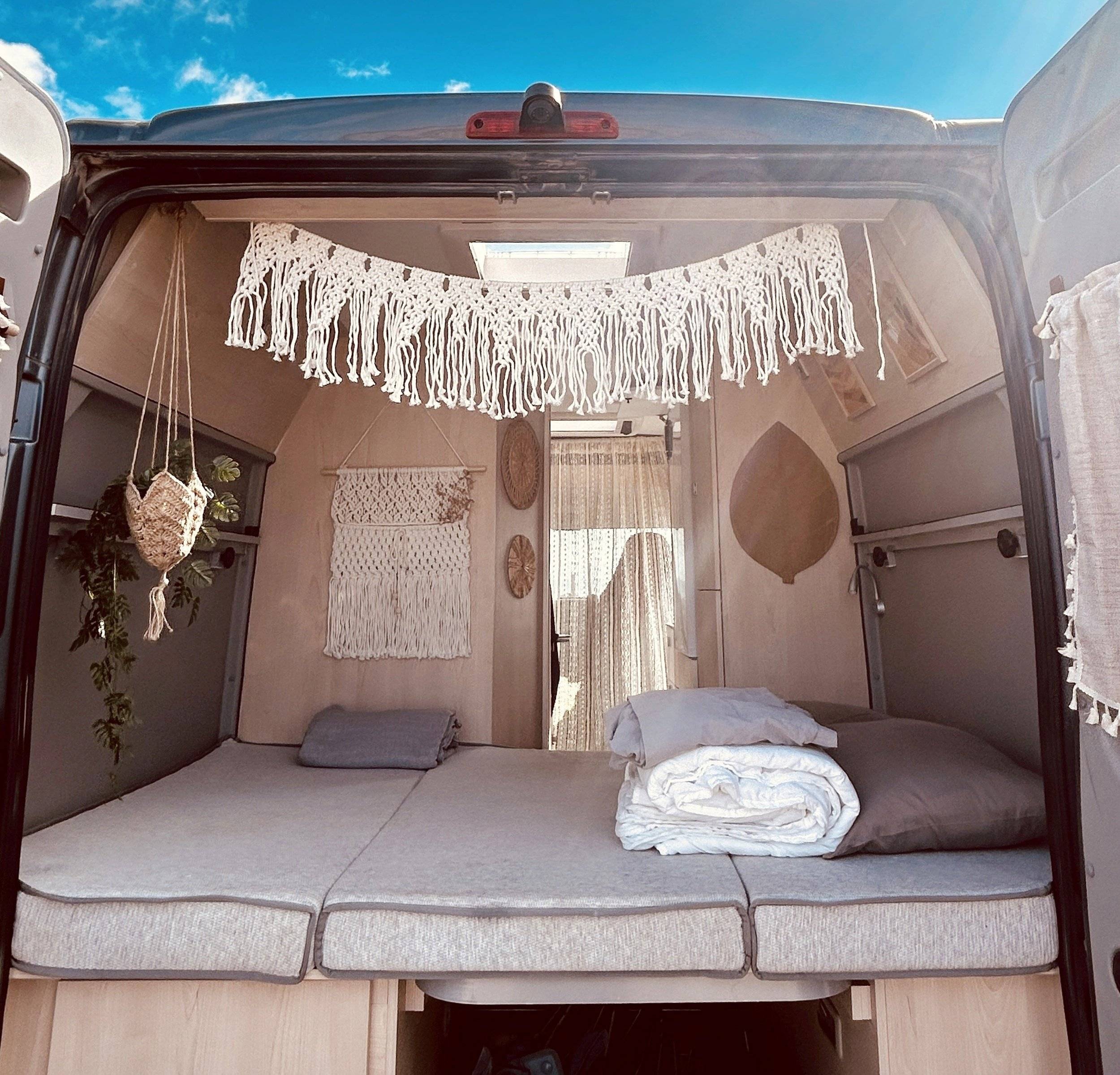 Jumper Desert Island