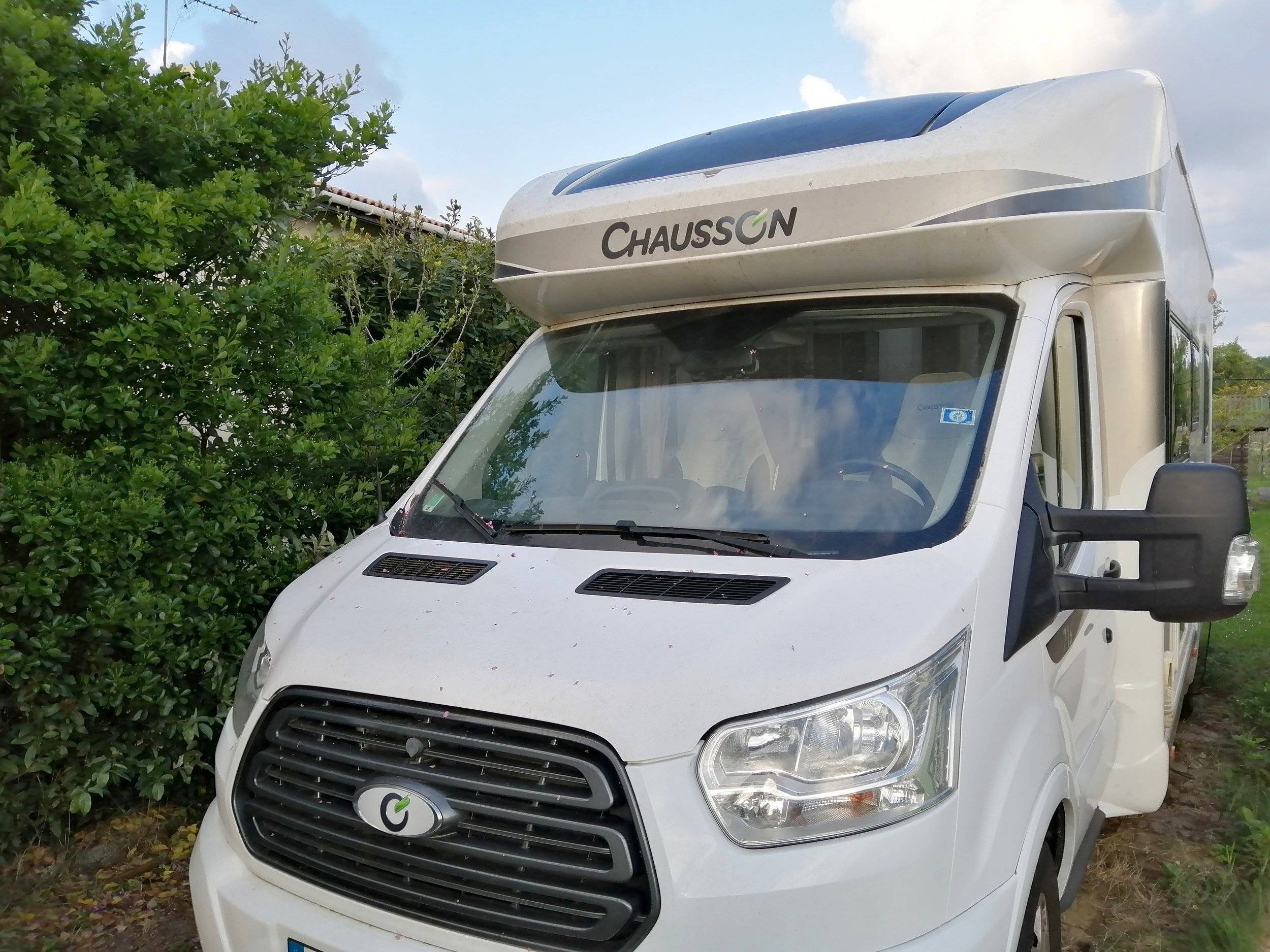 Voorkant 3/4 Ford Transit 2,0 l 170 ch - Yescapa
