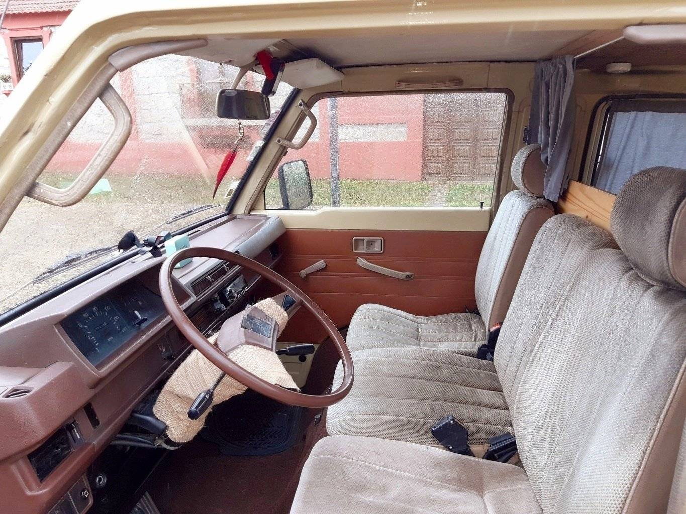 Cabina di guida Mitsubishi L300 D - Yescapa