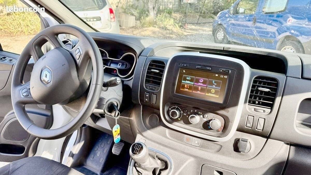 ventoux van RENAULT TRAFIC III Grand Confort