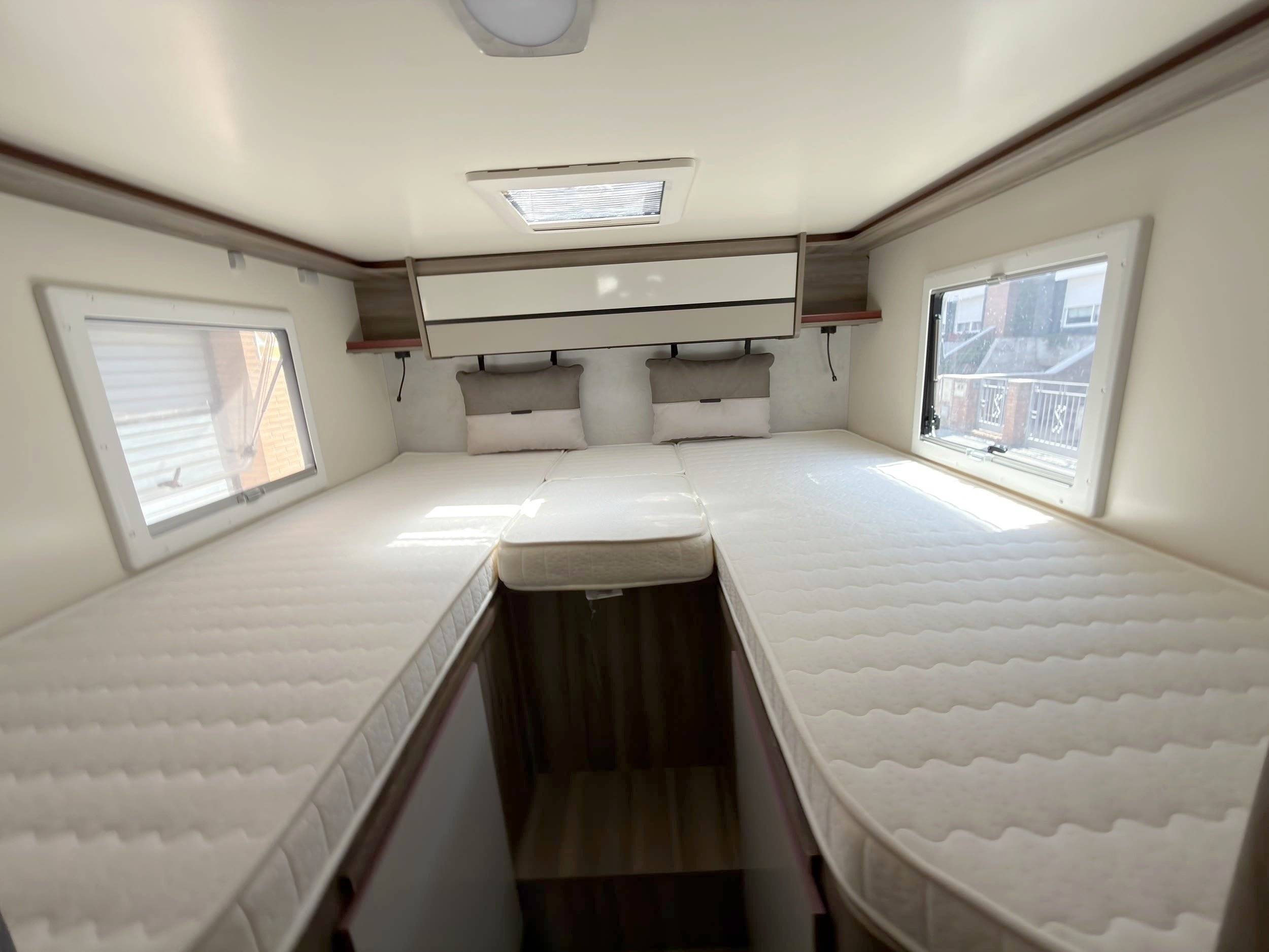 Plazas en cama Ford Transit 2,0 l 170 ch - Yescapa