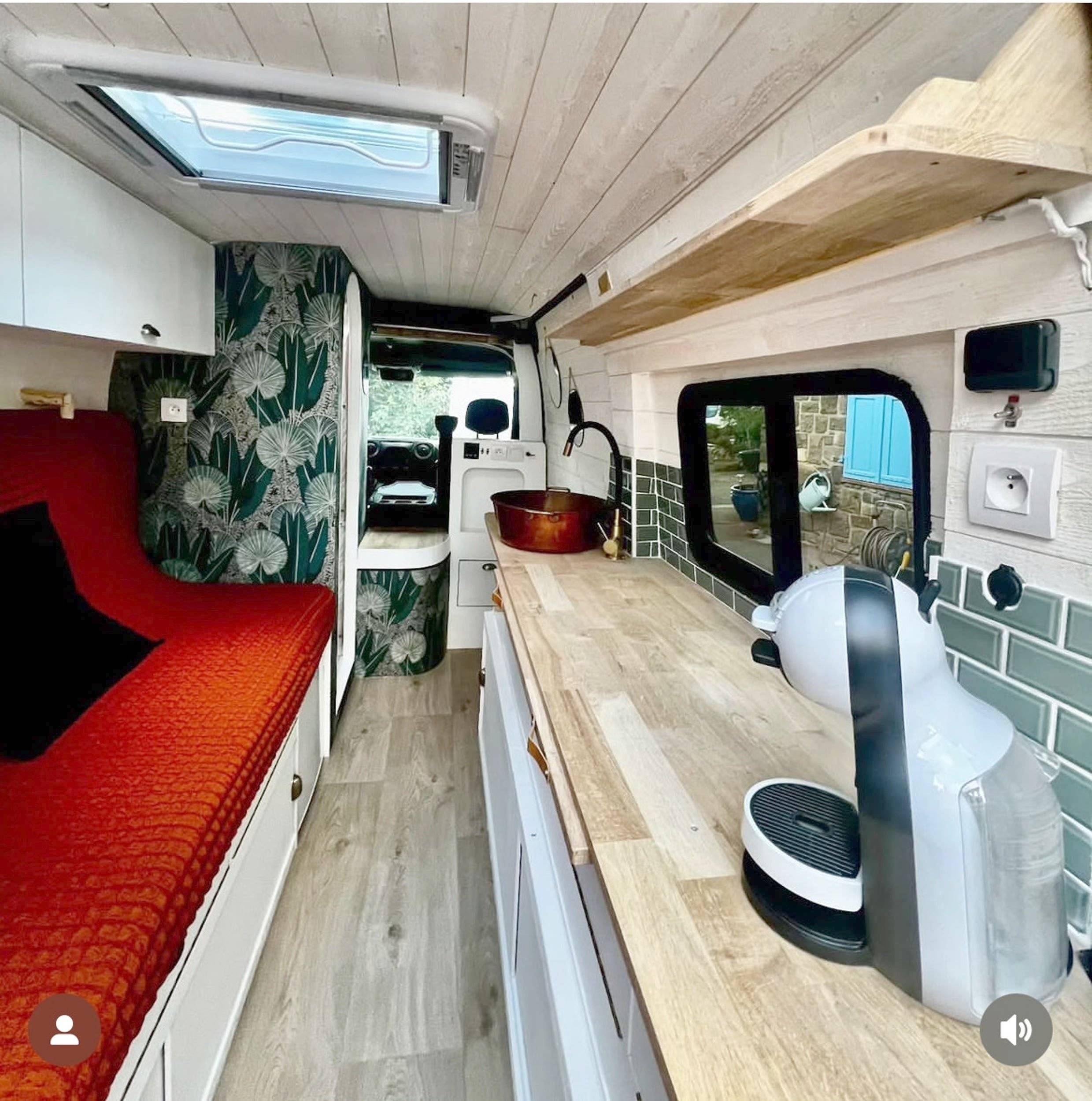 Coin repas Renault Master 2,5 l dCi 100 ch. - Yescapa