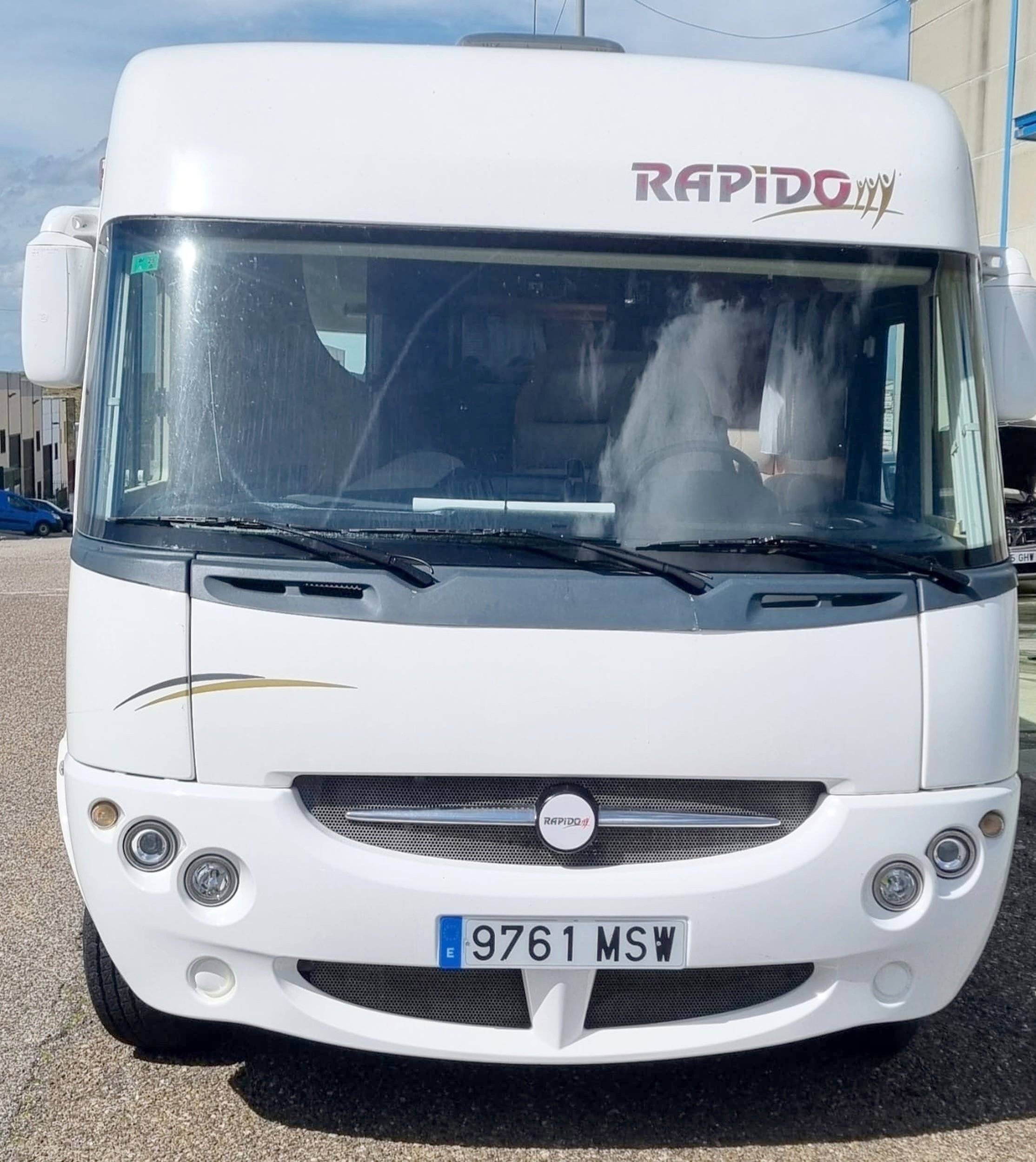 Vue avant de 3/4  - Yescapa