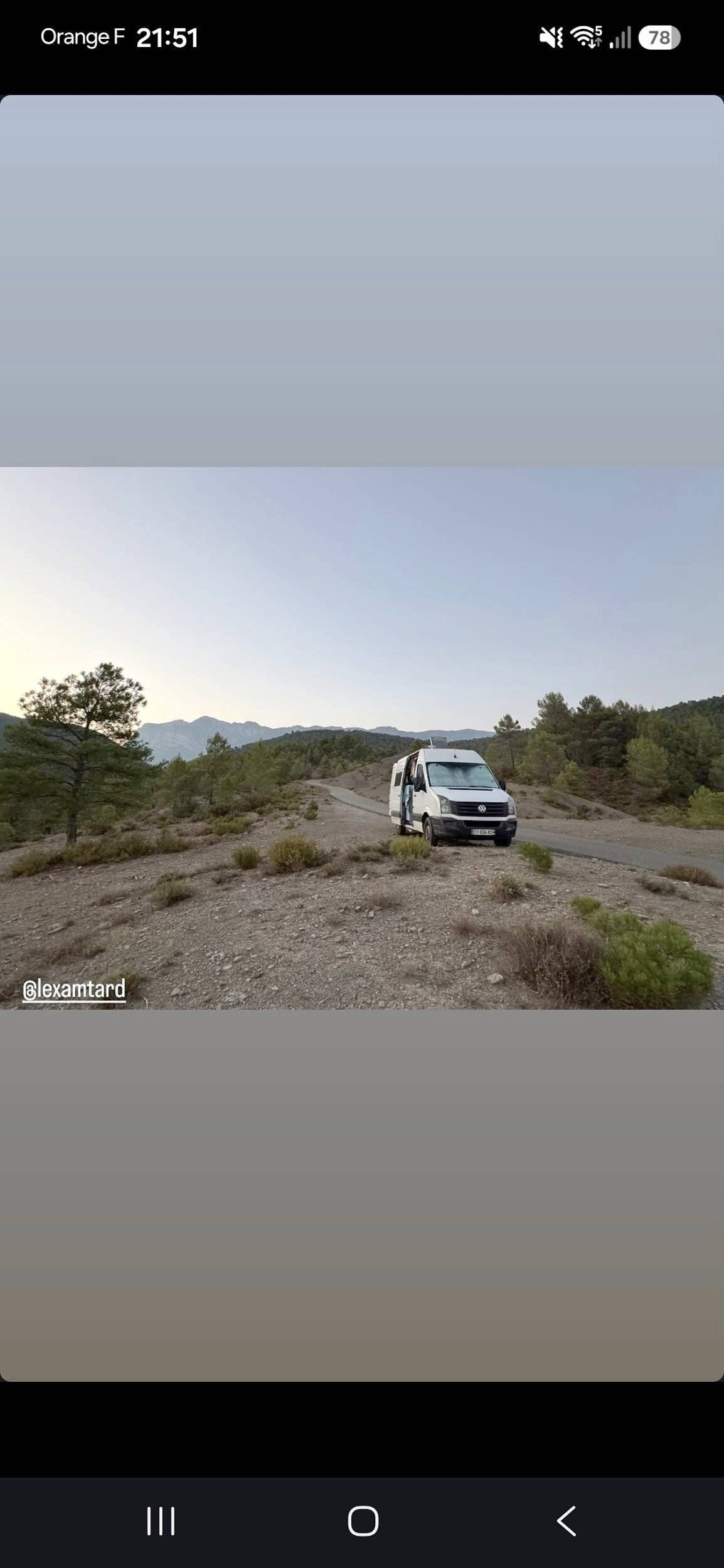 Vue avant de 3/4 Volkswagen Crafter 2,0 l 136 ch - Yescapa
