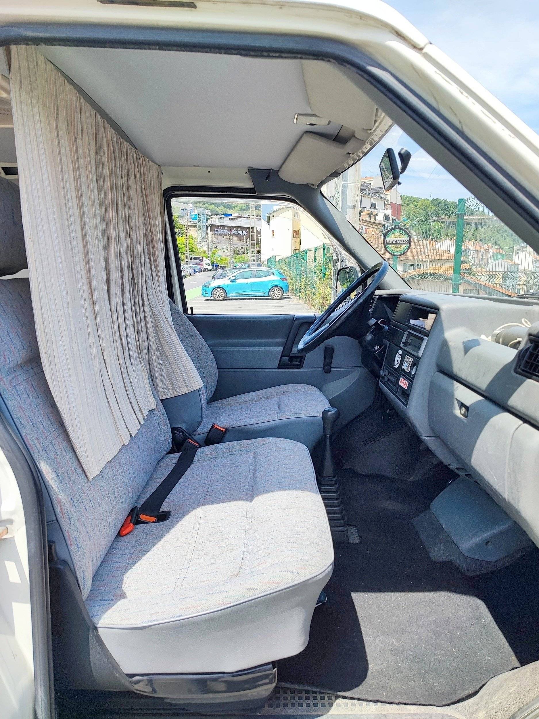 Poste de conduite Volkswagen - Yescapa