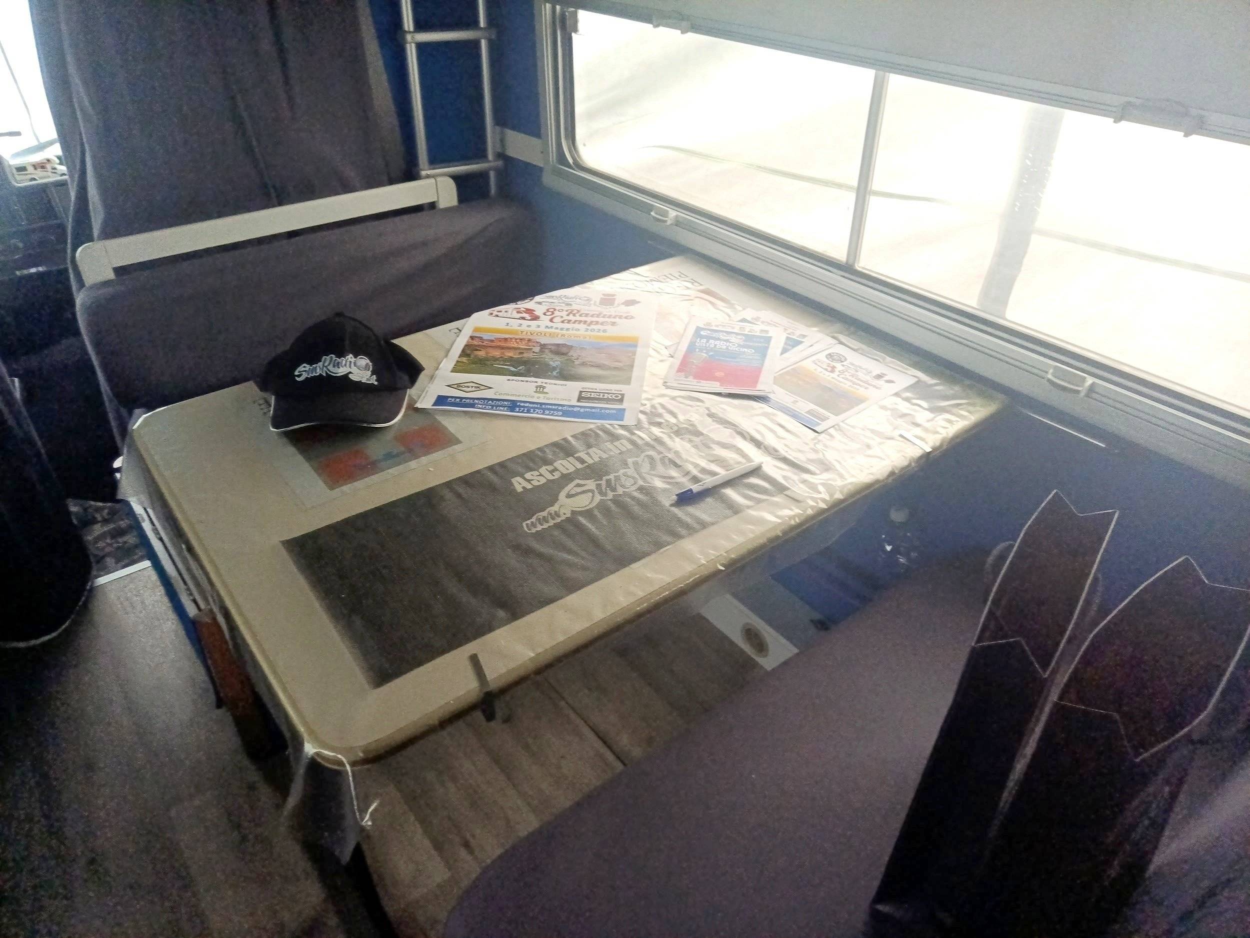 Dining Area Fiat Ducato 1.9 td - Yescapa