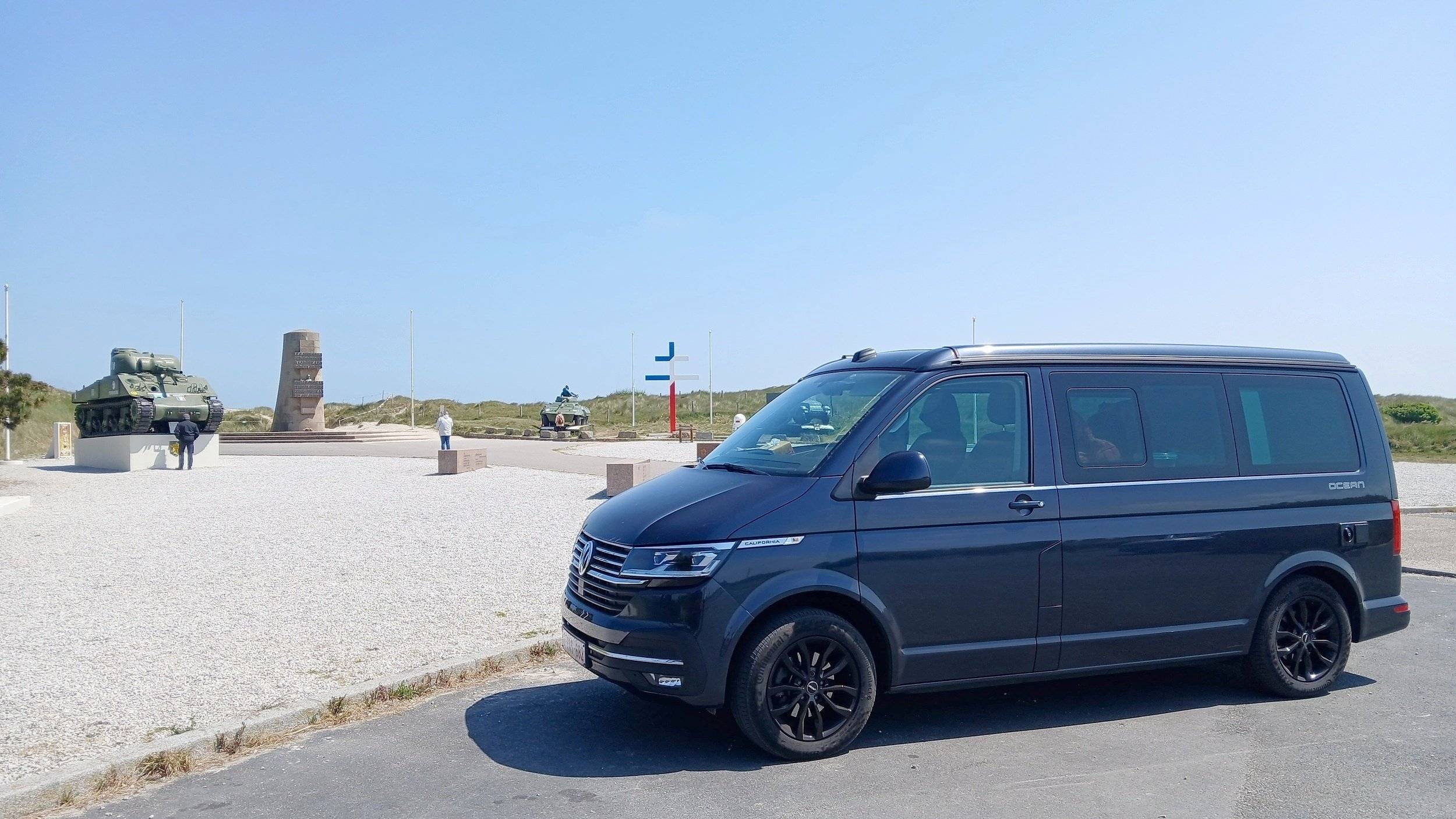 schräge Vorderansicht Volkswagen VOLKSWAGEN CALIFORNIA - Yescapa