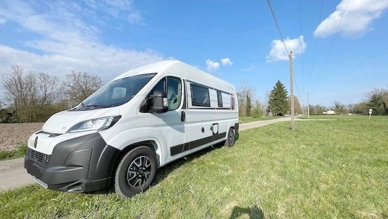 schräge Vorderansicht Citroën Jumper 2,2  140 cv - Yescapa